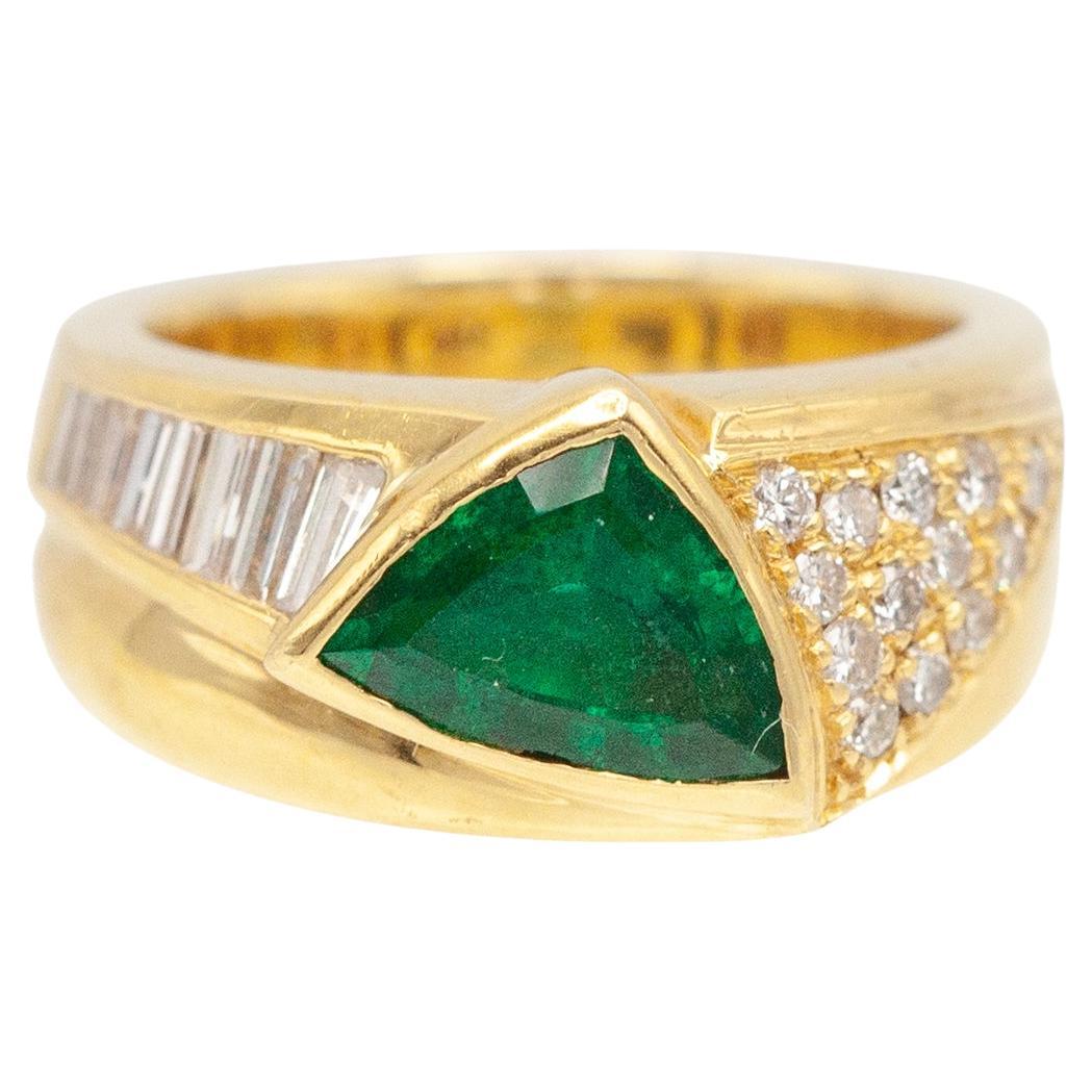 18K Yellow Gold Emerald and Diamond Ring For Sale