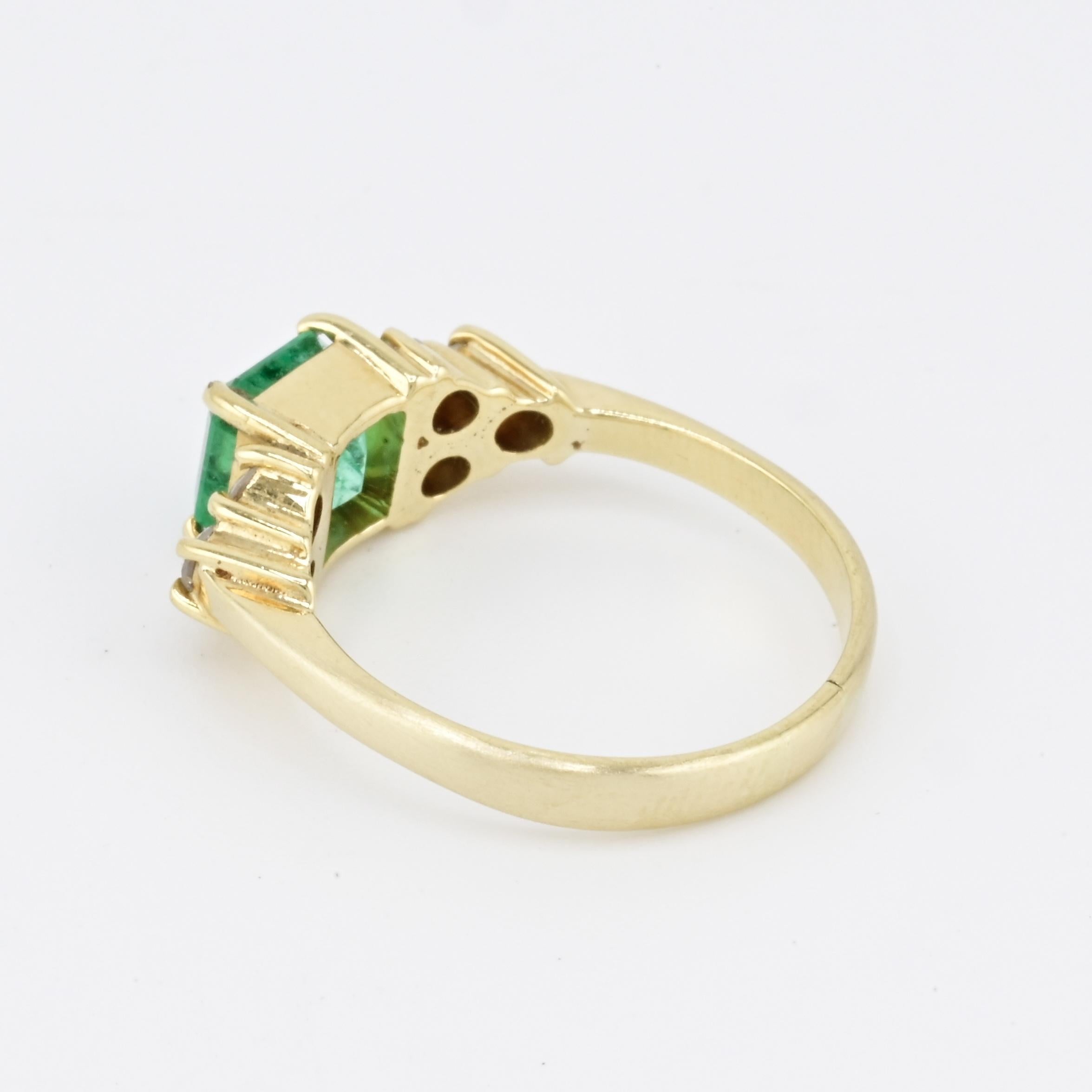 Donna Anello con smeraldo e diamante in oro giallo 18K Olio minore Colombiano Certificato IGI in vendita