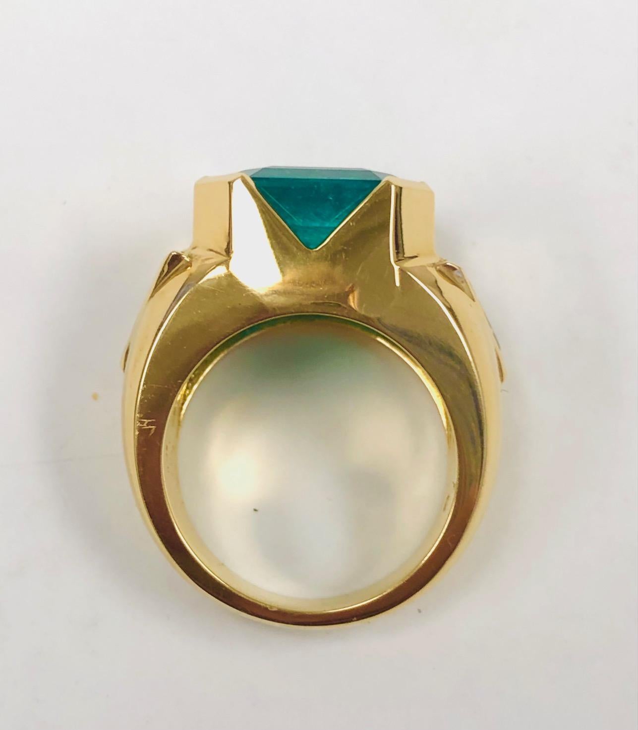18K Yellow Gold, 8.41 CT Colombian Emerald and Diamond Special Ring For Sale 4