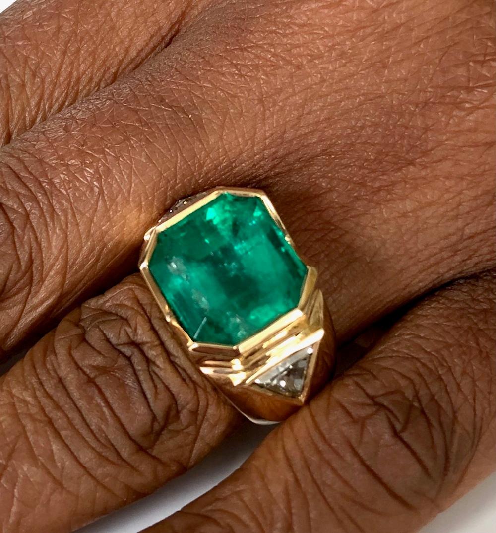 18K Yellow Gold, 8.41 CT Colombian Emerald and Diamond Special Ring For Sale 7