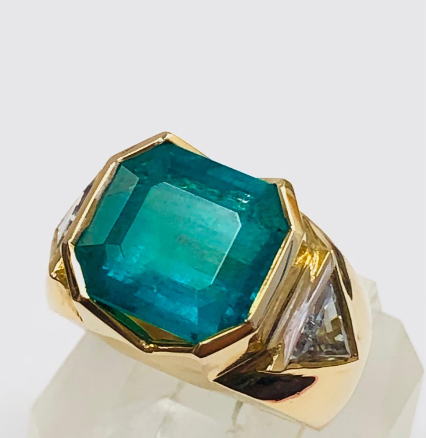 Contemporary 18K Yellow Gold, 8.41 CT Colombian Emerald and Diamond Special Ring For Sale