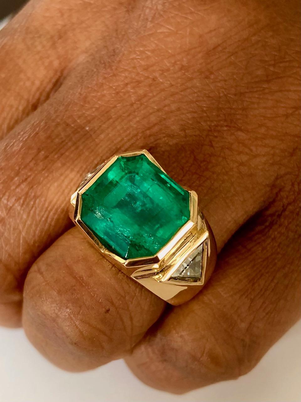 18K Yellow Gold, 8.41 CT Colombian Emerald and Diamond Special Ring In New Condition For Sale In New York, NY