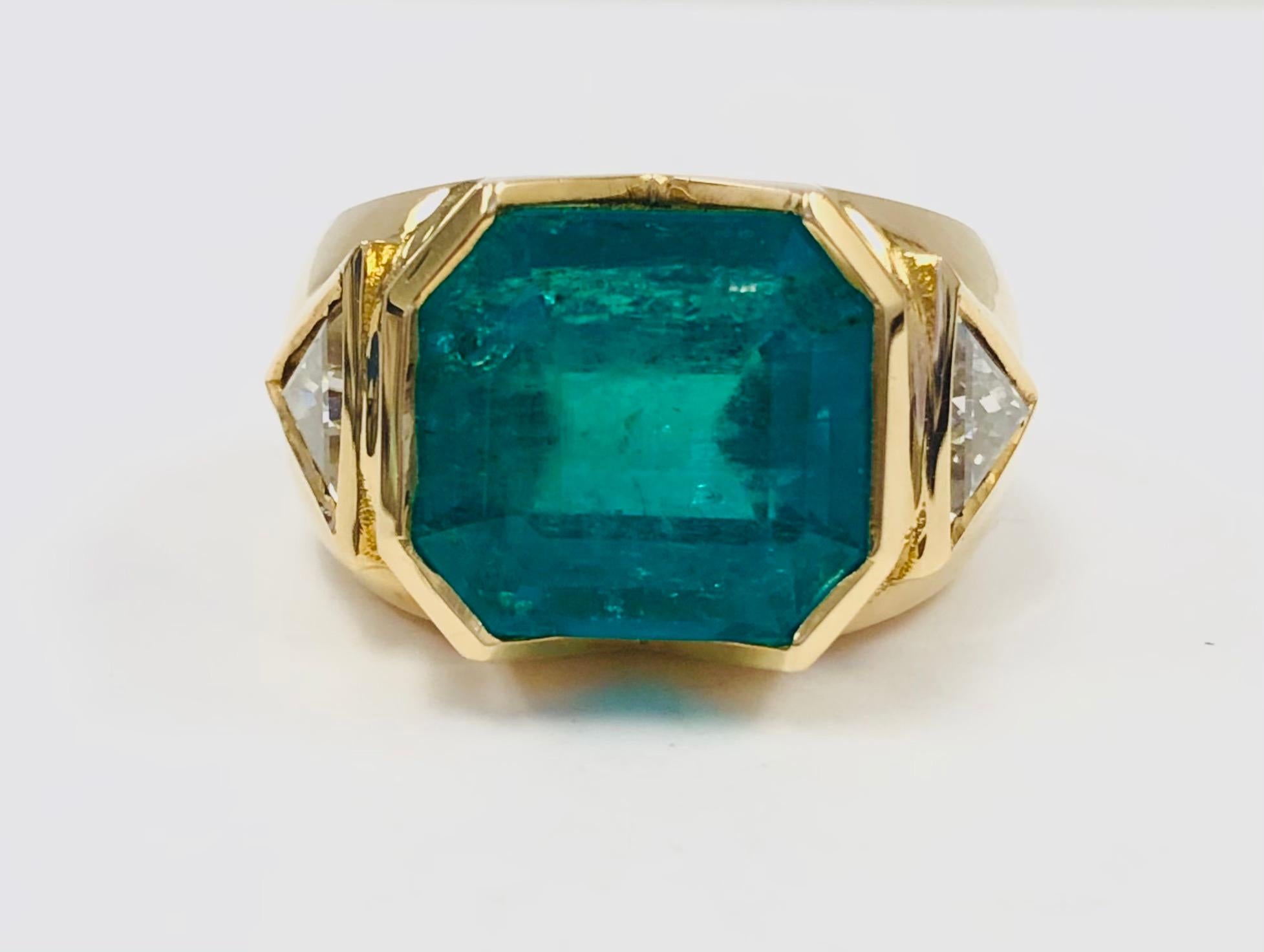 18K Yellow Gold, 8.41 CT Colombian Emerald and Diamond Special Ring For Sale 1