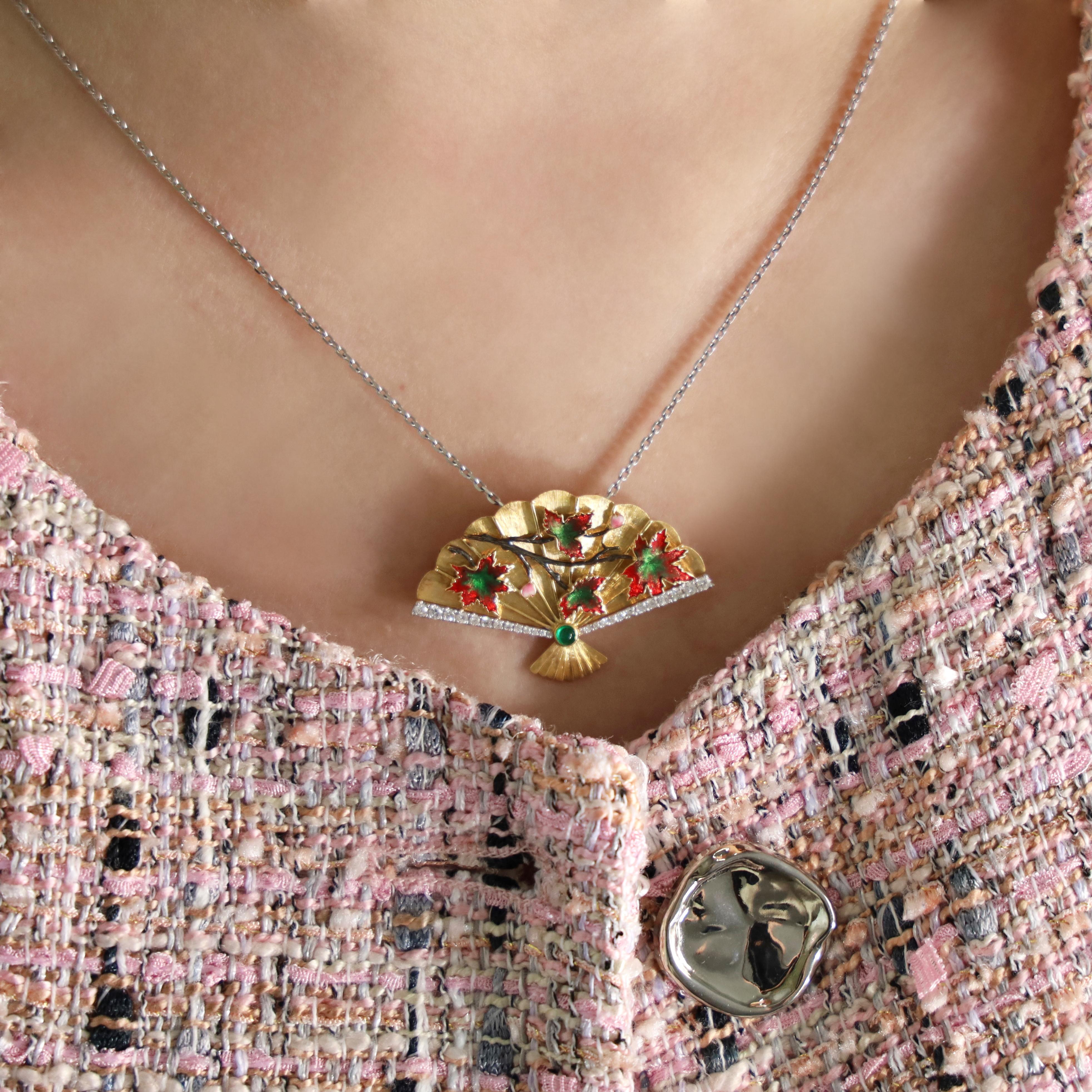 Pendentif broche traditionnel chinois émaillé émeraude en or jaune 18 carats en vente 1