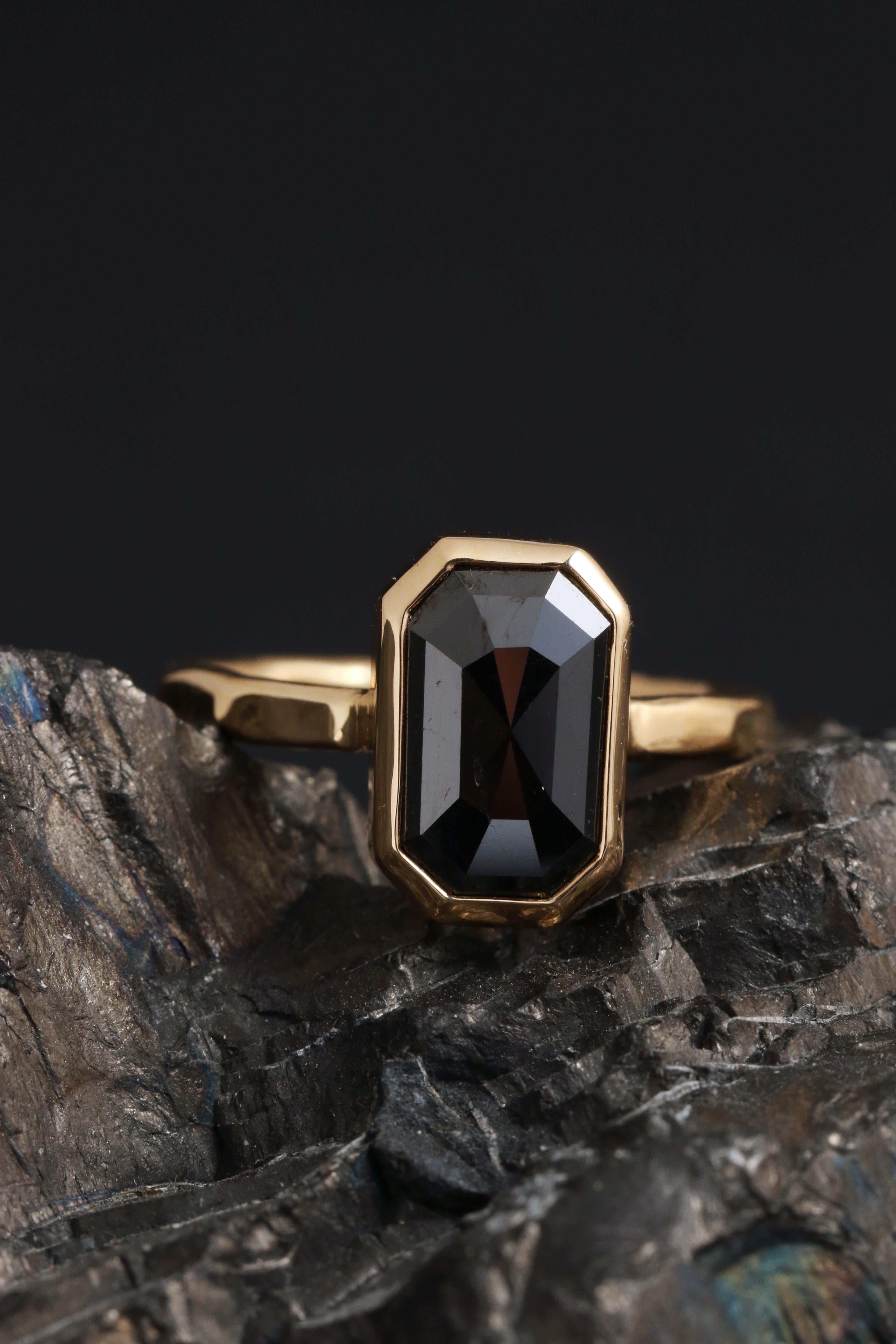 Women's or Men's 18k Yellow Gold Emerald Cut Black Diamond Ring For Sale