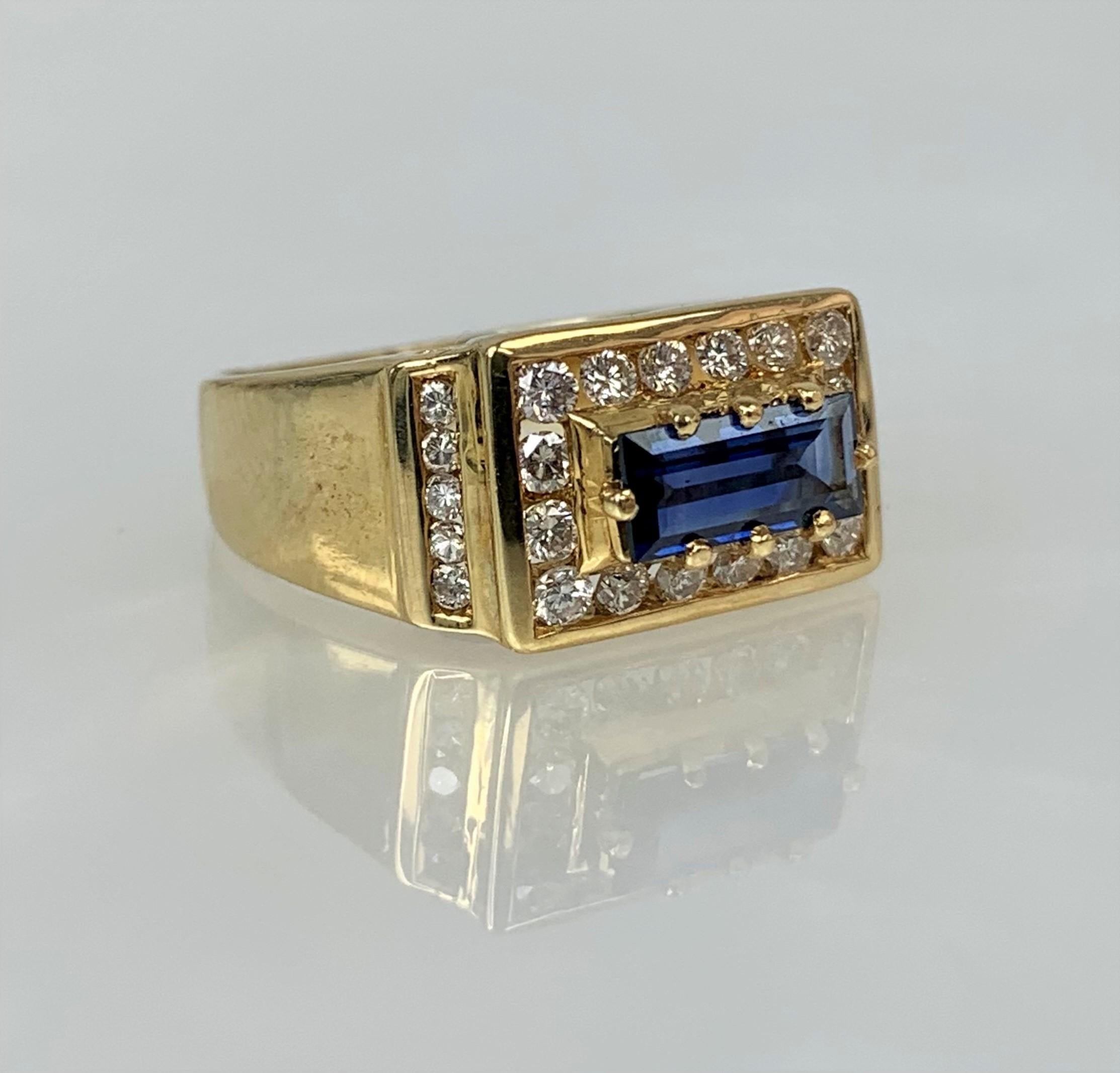 18K Yellow Gold Emerald Cut Blue Sapphire Diamond Ring In New Condition For Sale In Great Neck, NY