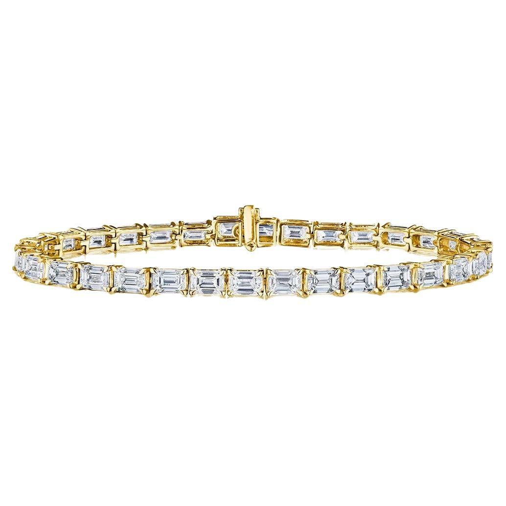 Bracelet ligne en or jaune 18 carats avec diamants taillés en émeraude en vente
