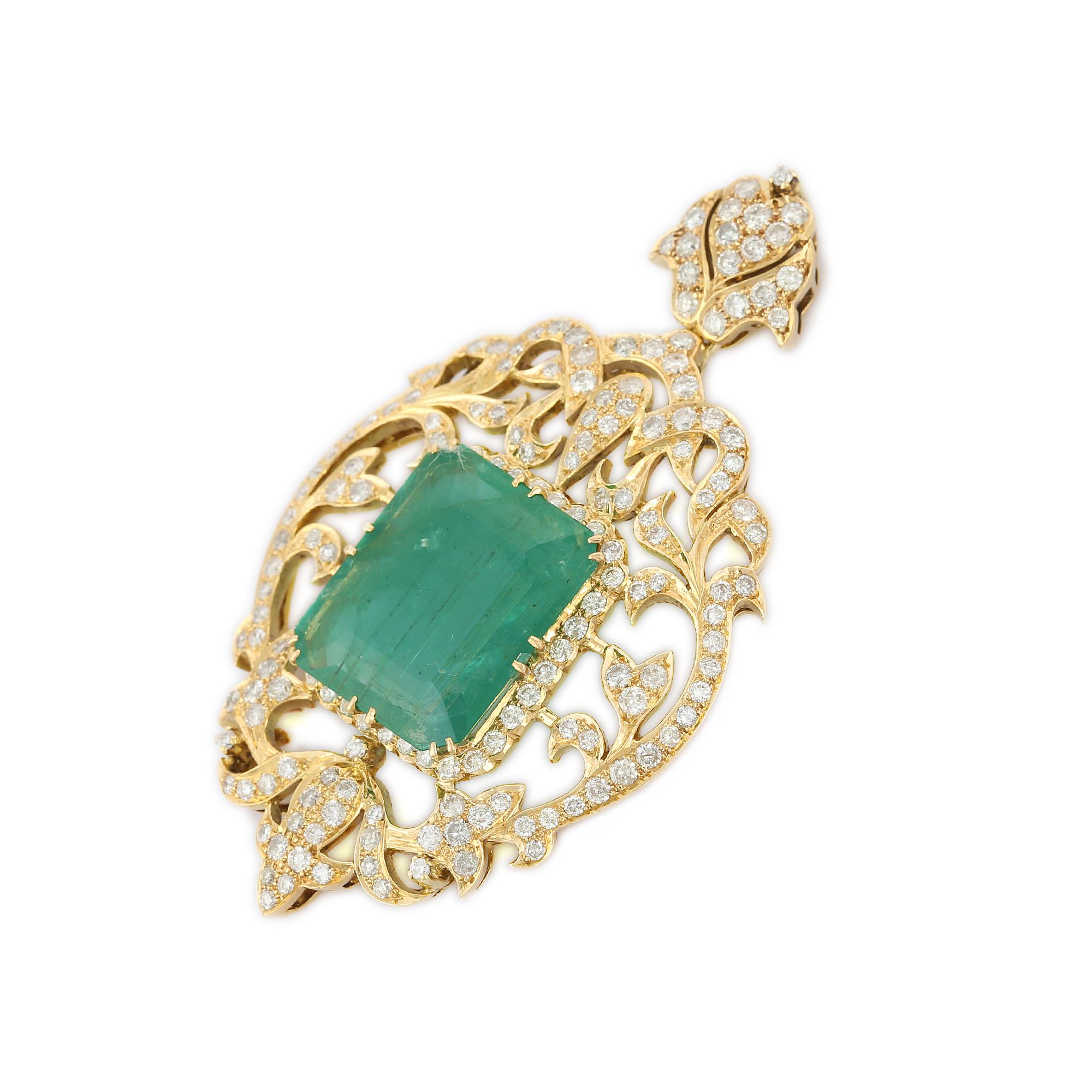 Modern 18K Yellow Gold Emerald Diamond Classic Pendant For Sale