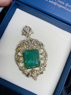 18K Yellow Gold Emerald Diamond Classic Pendant