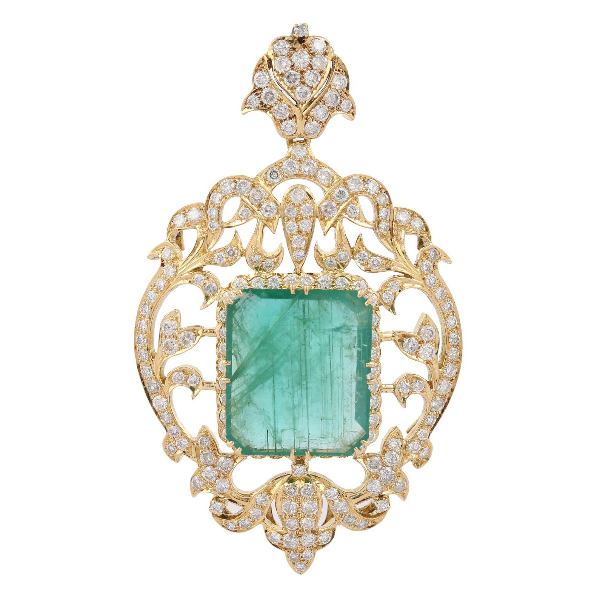 klassischer Anhänger aus 18 Karat Gelbgold mit Smaragd und Diamant