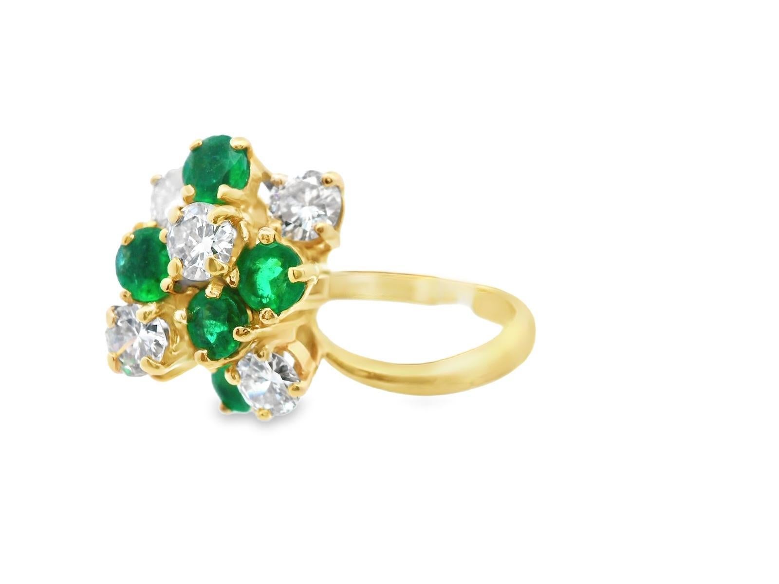 18 Karat Gelbgold Smaragd & Diamant Cluster-Ring im Angebot 2