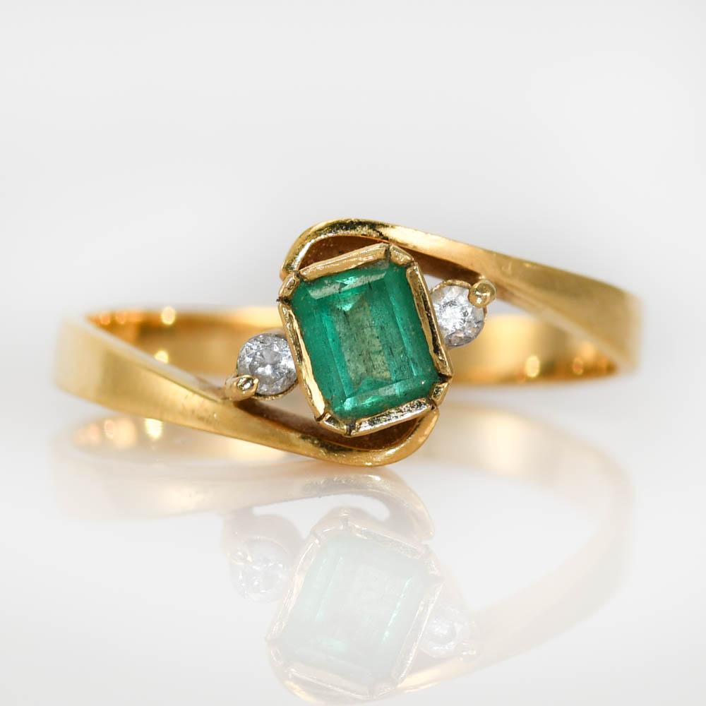 Emerald Cut 18k Yellow Gold Emerald & Diamond Ring 3.1gr For Sale