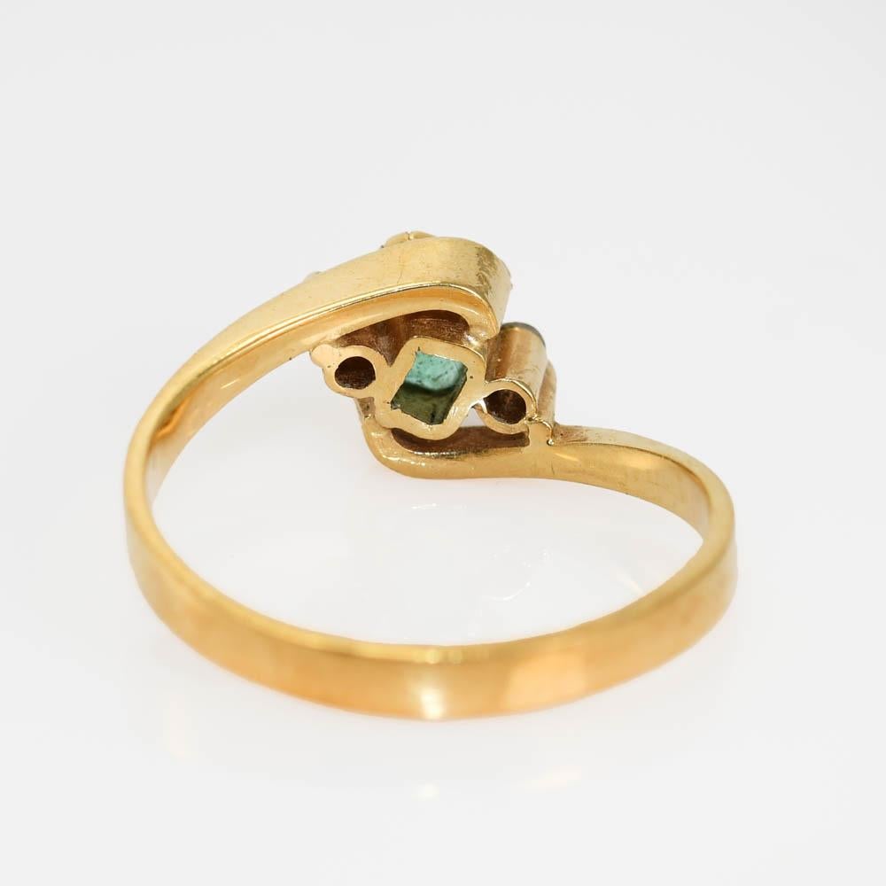Women's 18k Yellow Gold Emerald & Diamond Ring 3.1gr For Sale
