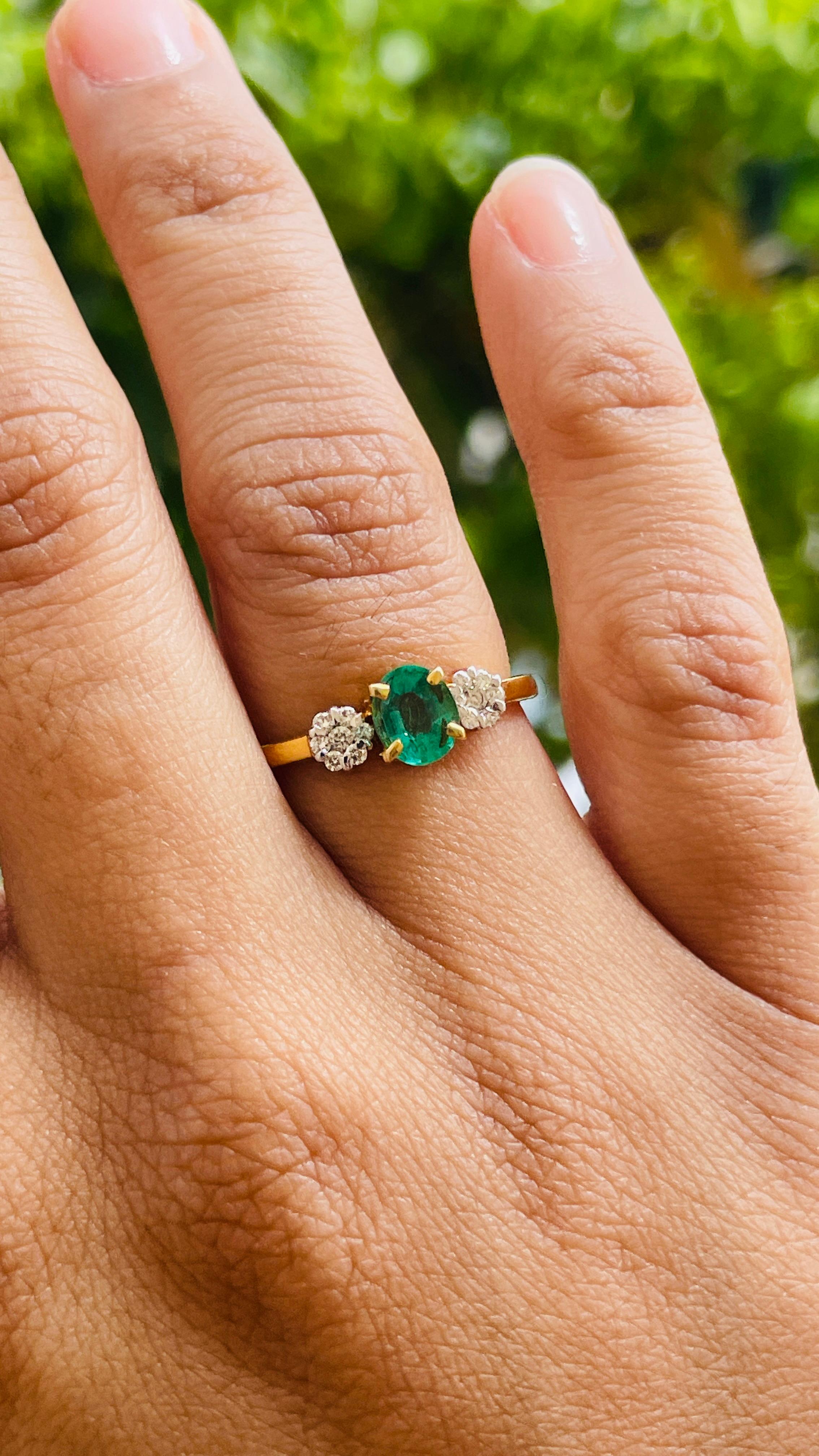 For Sale:  18k Solid Yellow Gold Natural Emerald Diamond Cluster Ring 2