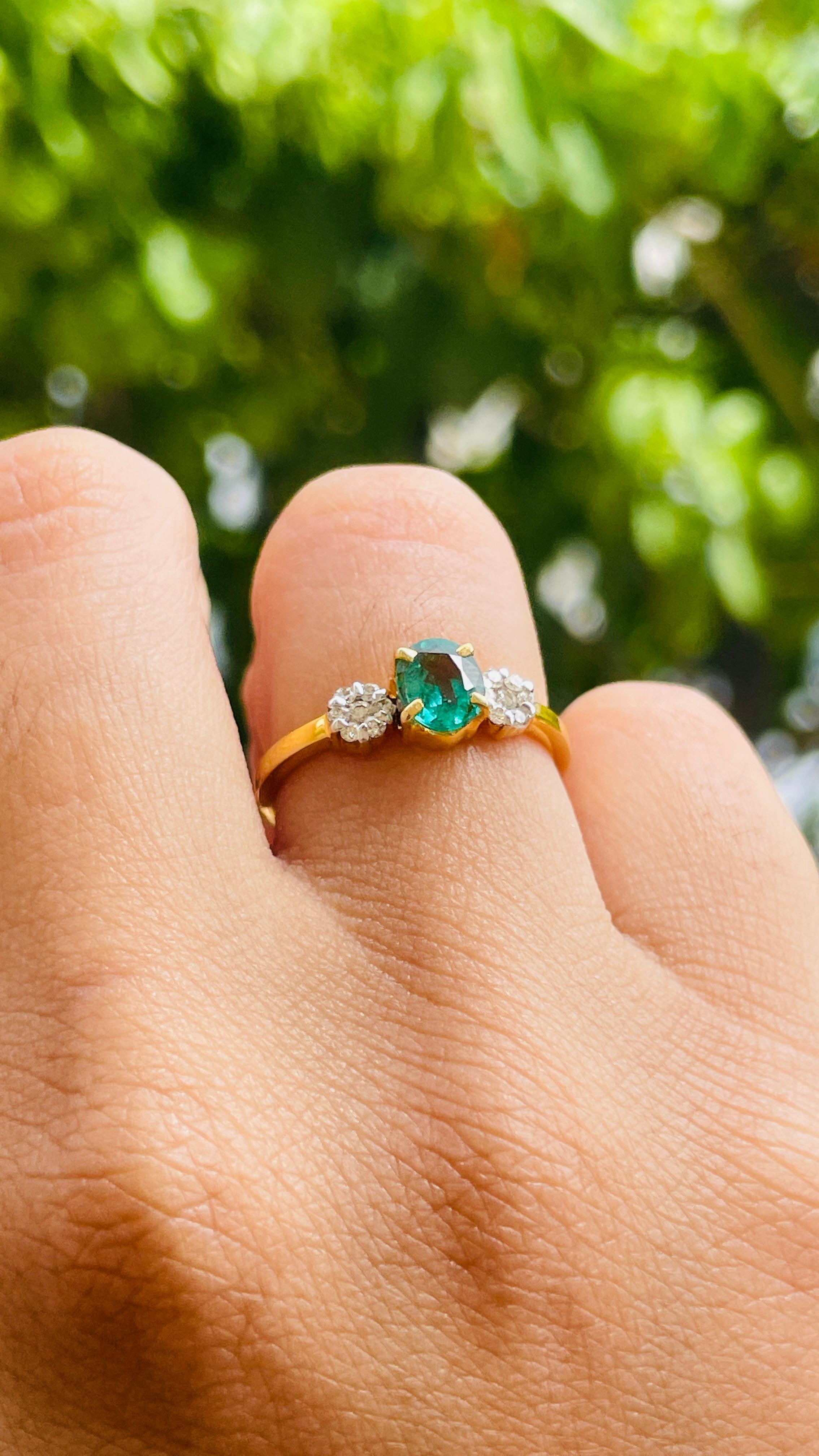 For Sale:  18k Solid Yellow Gold Natural Emerald Diamond Cluster Ring 4