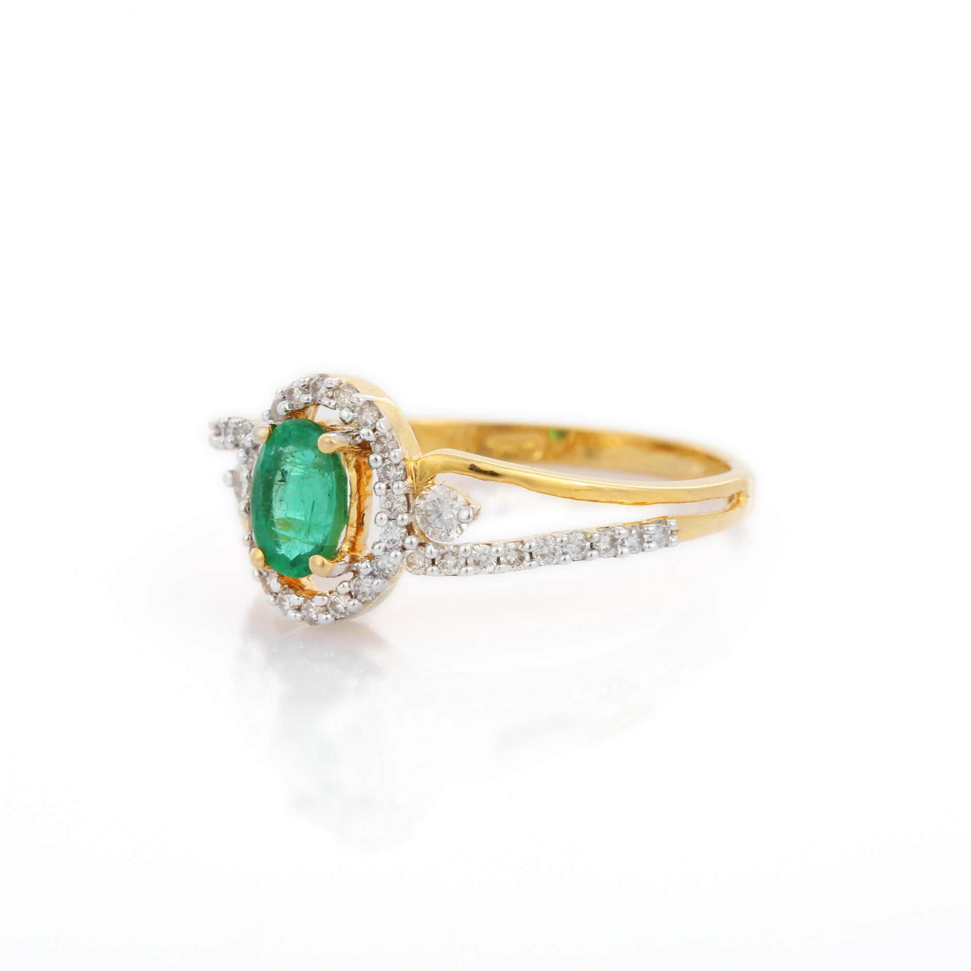 For Sale:  Solid 18k Yellow Gold Classic Emerald Engagement Ring with Diamonds 3