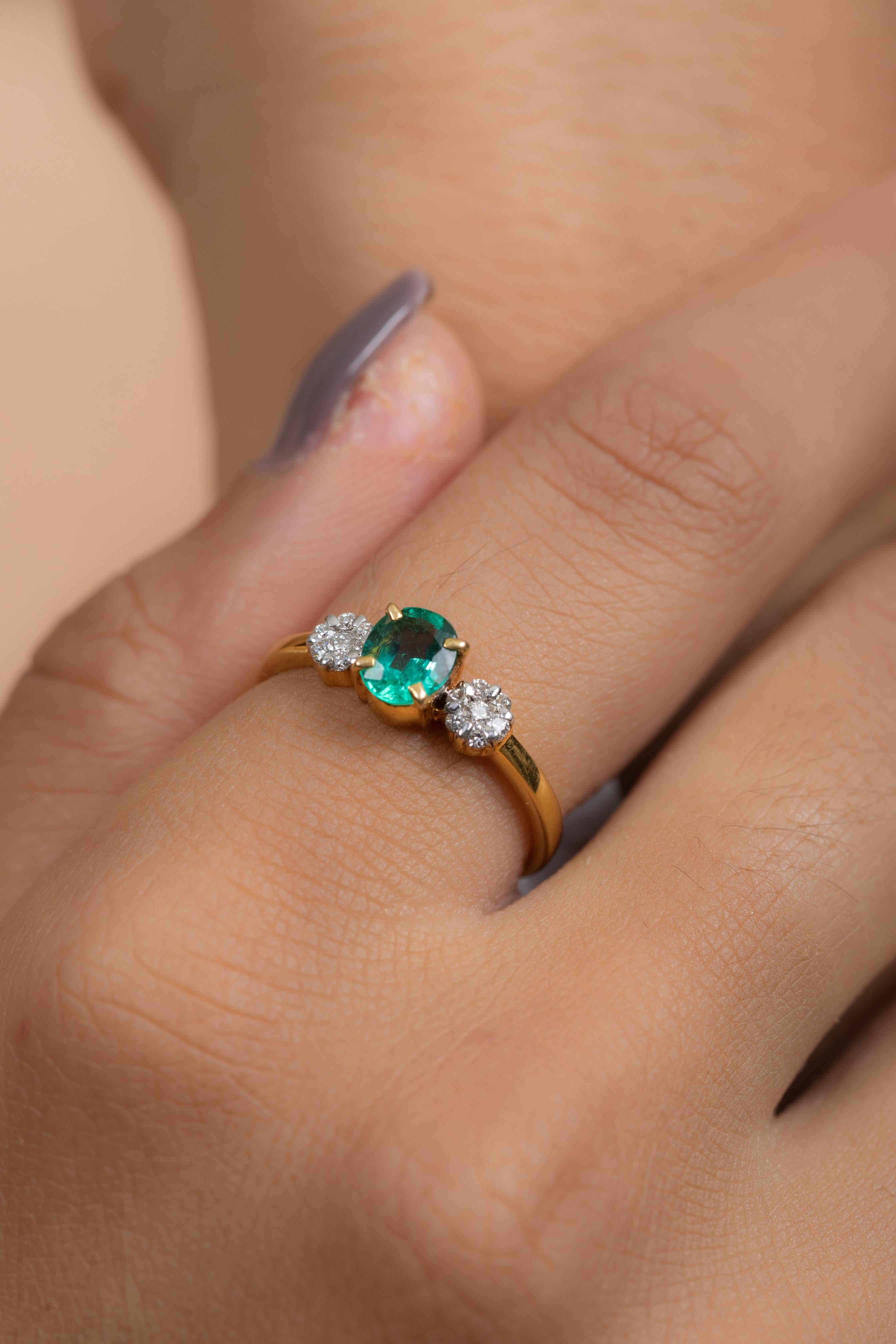 For Sale:  18k Solid Yellow Gold Natural Emerald Diamond Cluster Ring 5