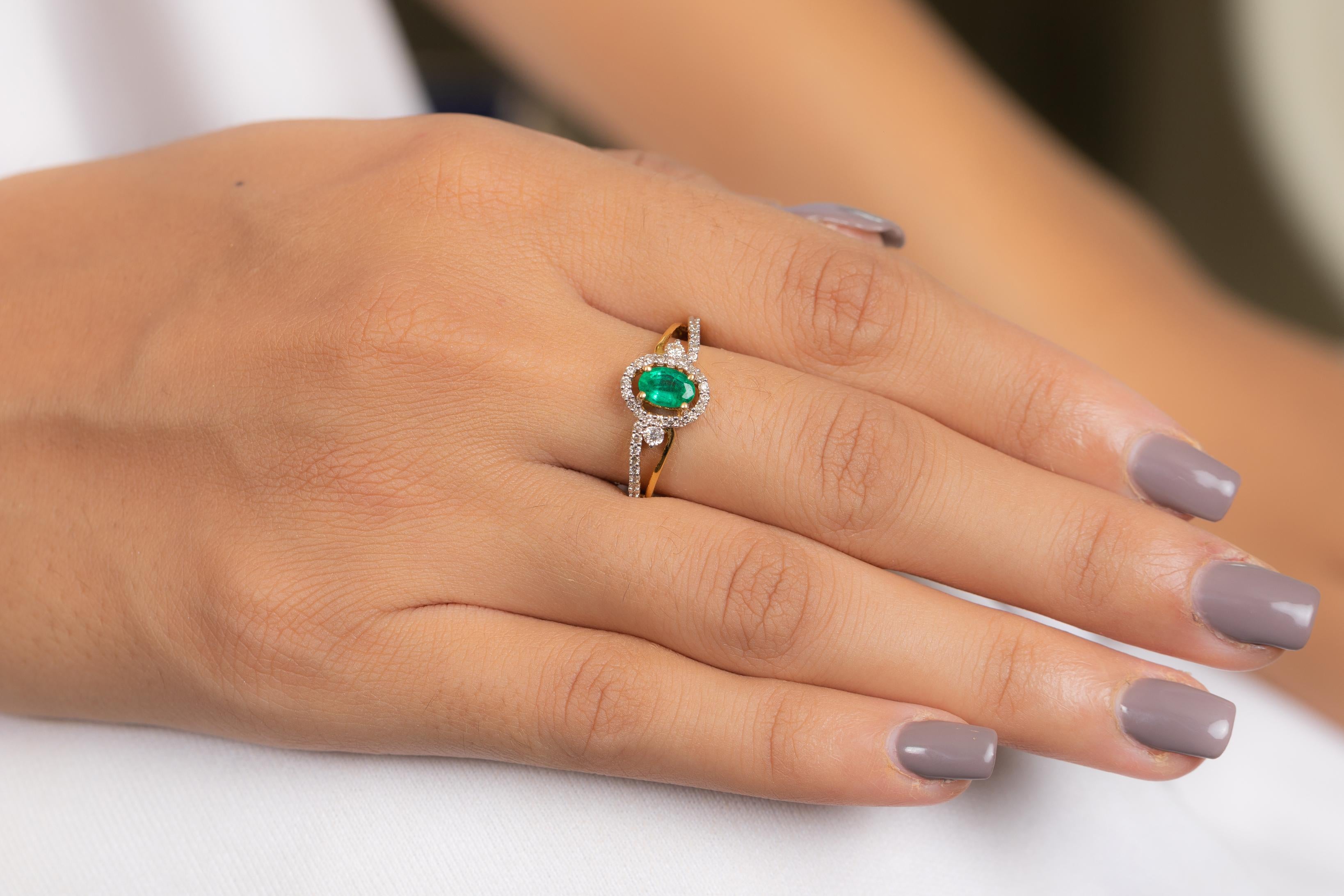 For Sale:  Solid 18k Yellow Gold Classic Emerald Engagement Ring with Diamonds 7