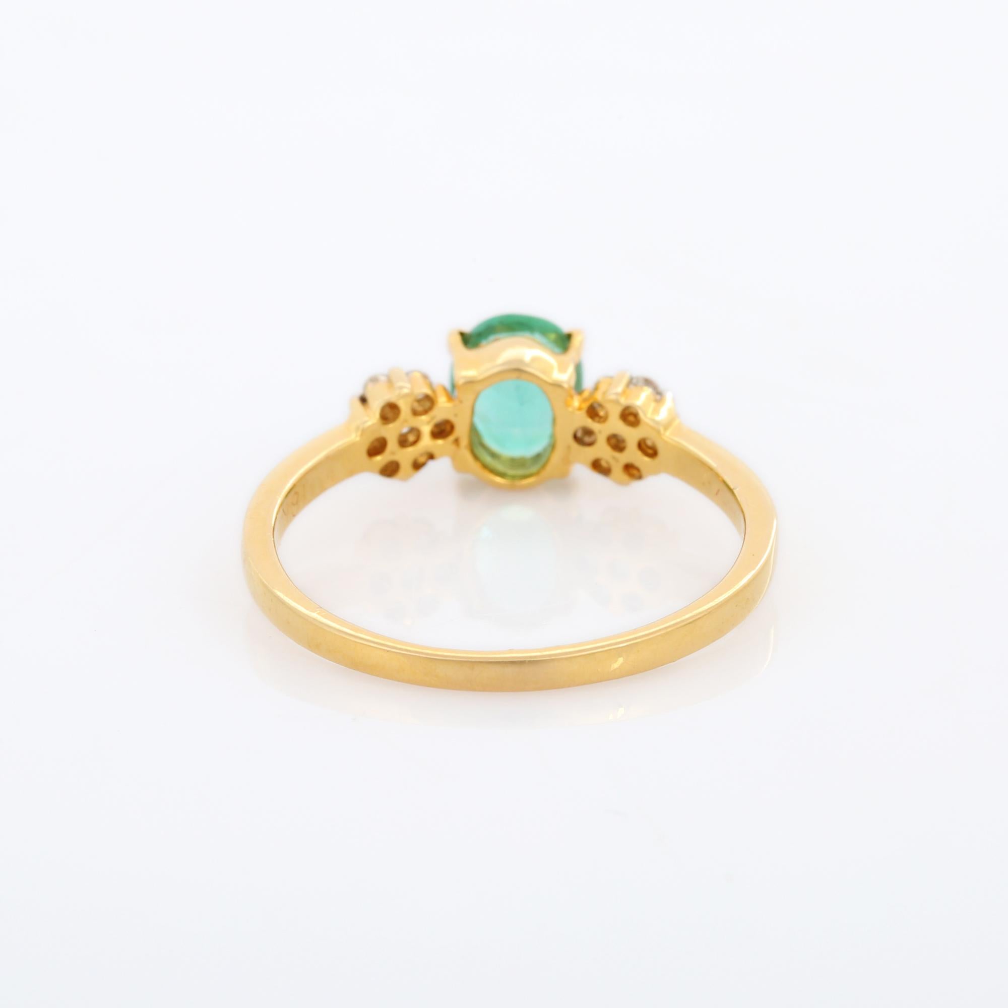 For Sale:  18k Solid Yellow Gold Natural Emerald Diamond Cluster Ring 8