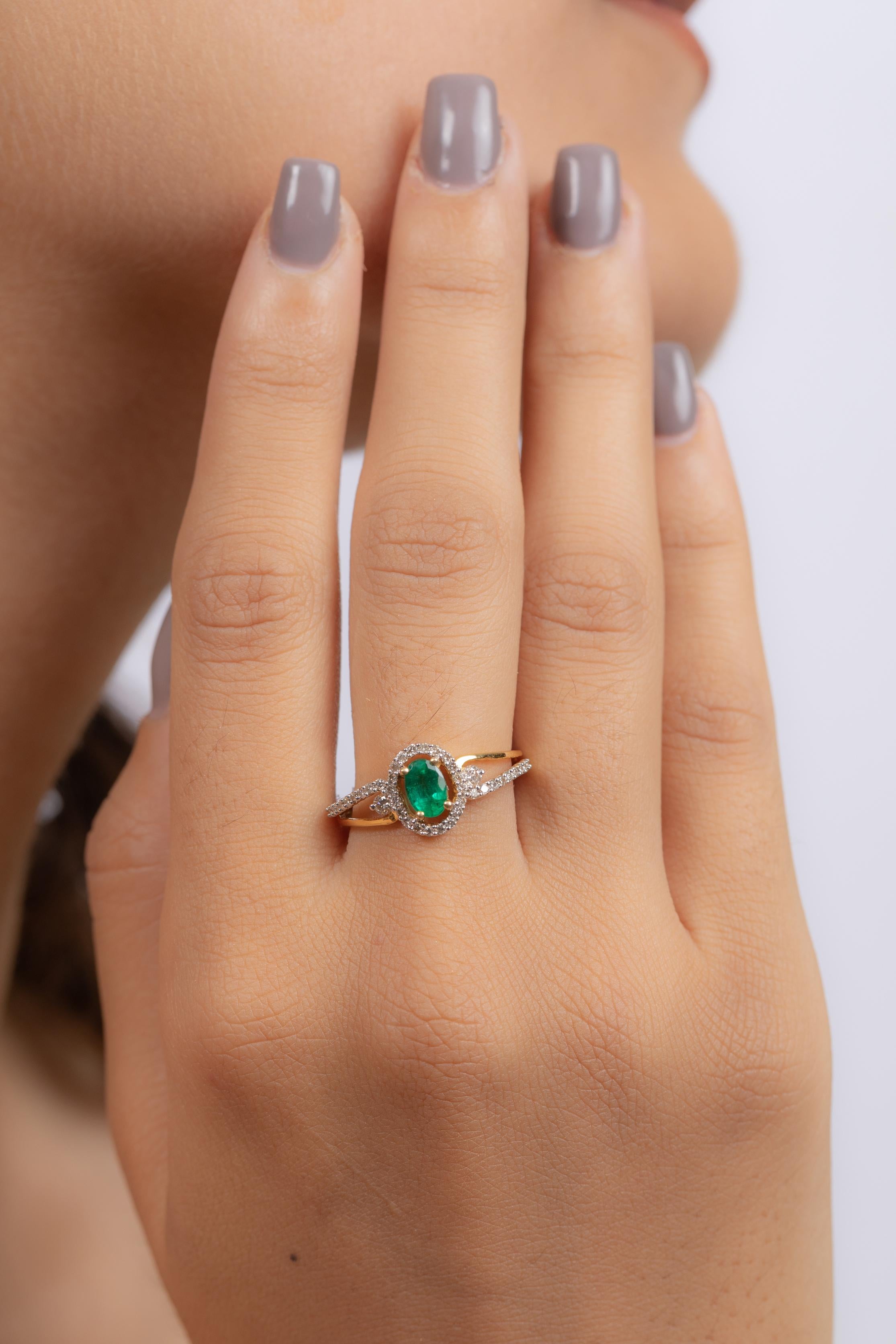 For Sale:  Solid 18k Yellow Gold Classic Emerald Engagement Ring with Diamonds 4
