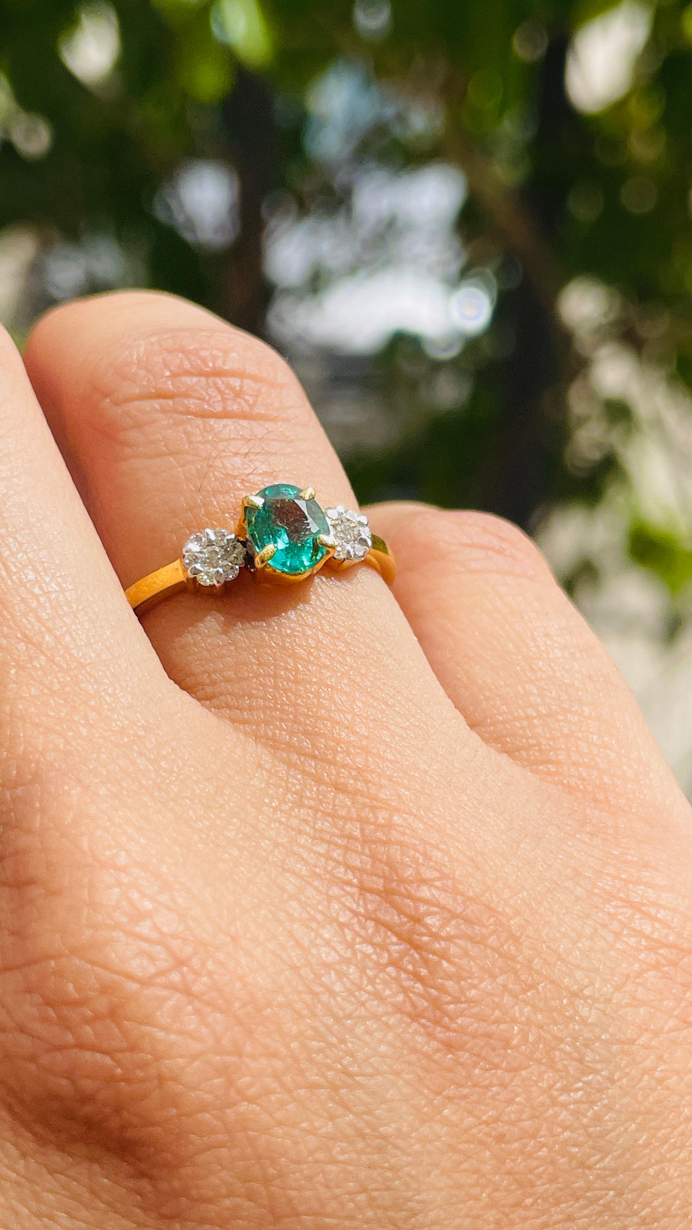 For Sale:  18k Solid Yellow Gold Natural Emerald Diamond Cluster Ring 9