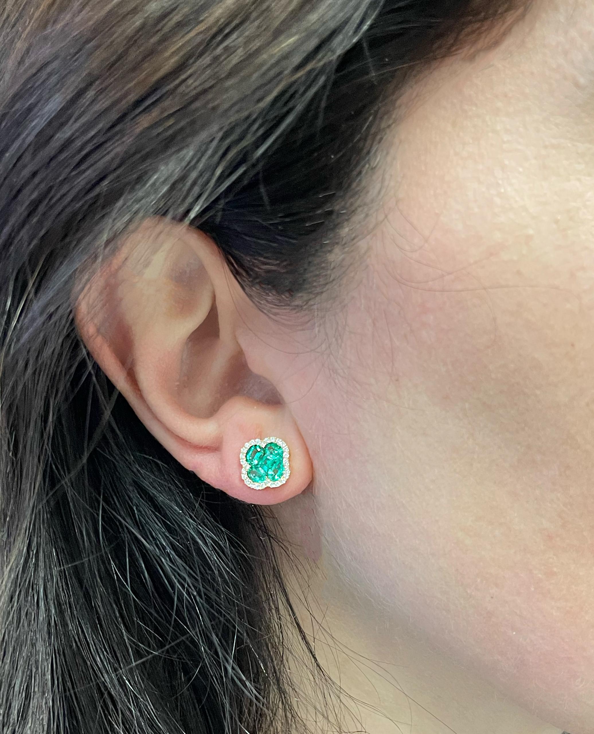 Contemporary 18K Yellow Gold Emerald & Diamonds Quatrefoil Earrings