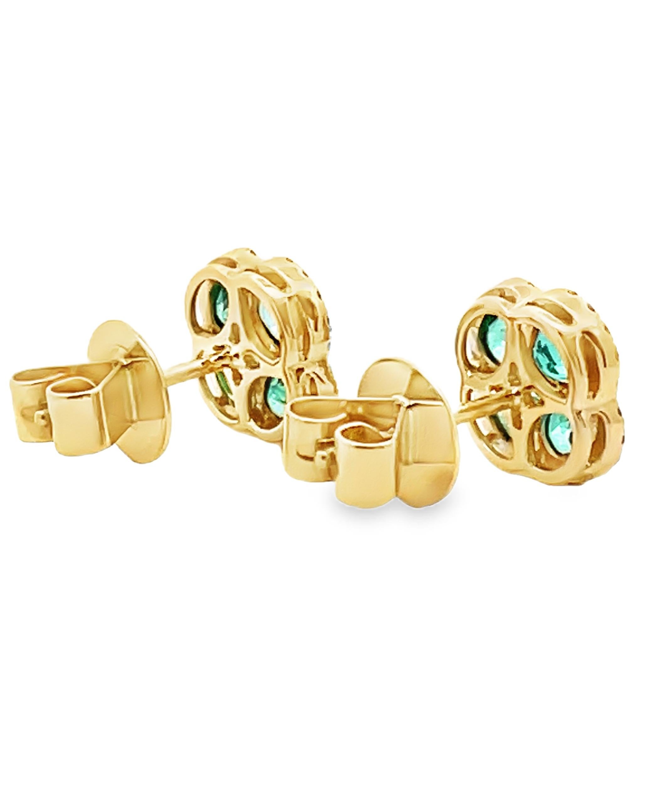 18K Yellow Gold Emerald & Diamonds Quatrefoil Earrings In New Condition In Old Tappan, NJ