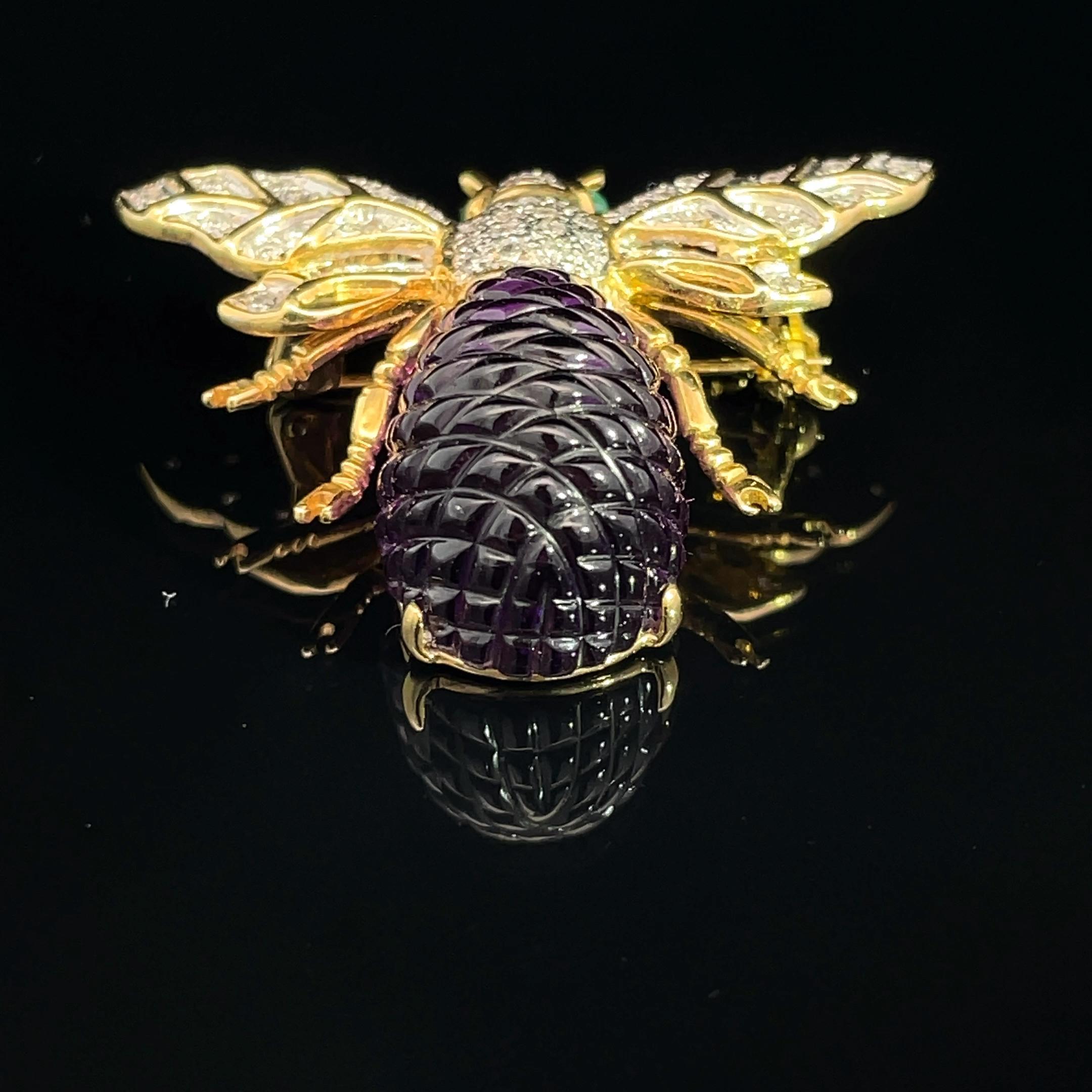 18 Karat Gelbgold Smaragd Augen Diamant und Amethyst Bienenbrosche (Rundschliff) im Angebot