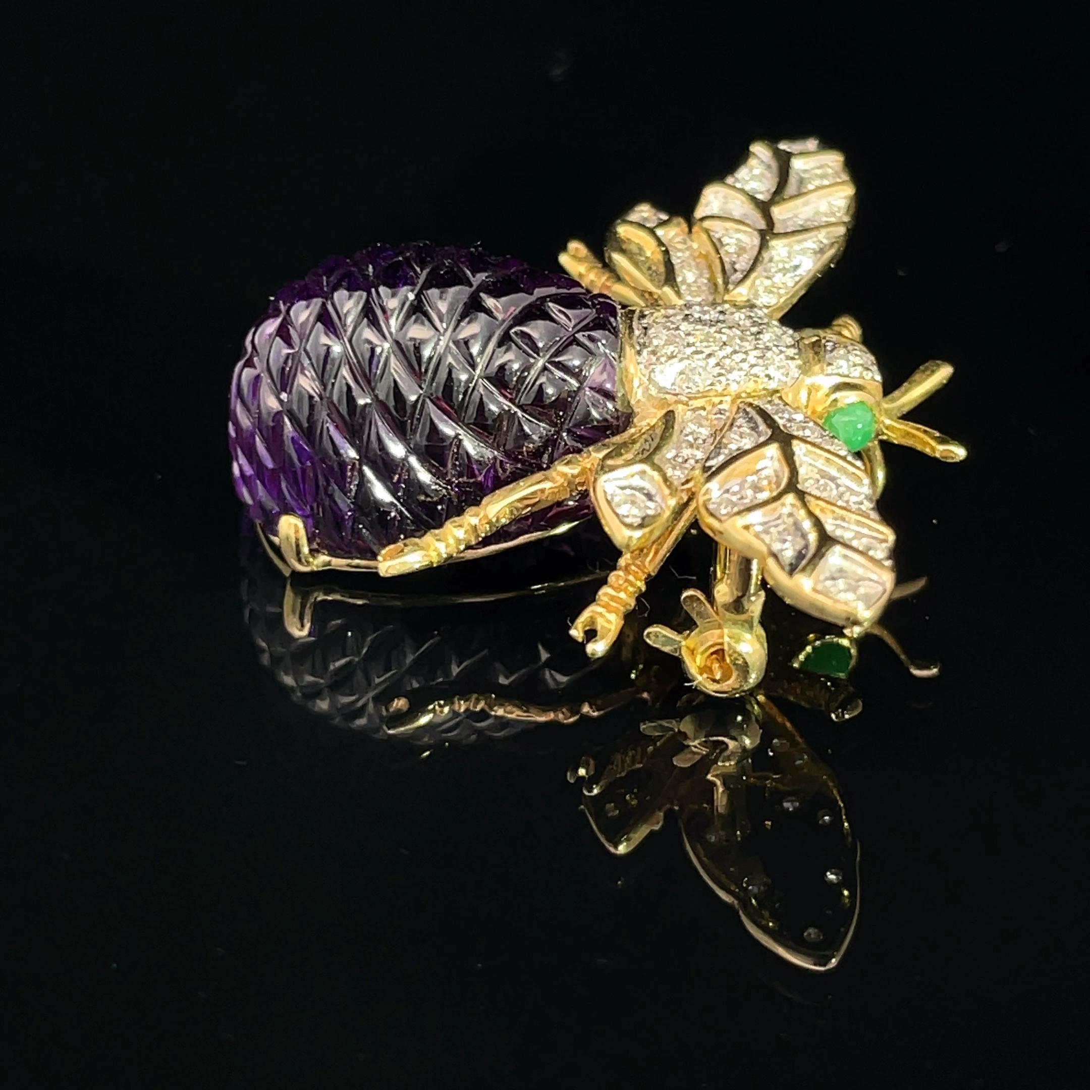 18 Karat Gelbgold Smaragd Augen Diamant und Amethyst Bienenbrosche im Zustand „Hervorragend“ im Angebot in New York, NY
