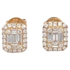 18 Karat Gelbgold Smaragd-Halo-Cluster-Ohrringe