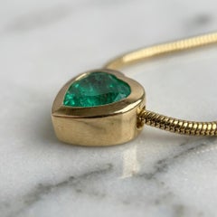 18K Yellow Gold Emerald Heart Pendant Necklace