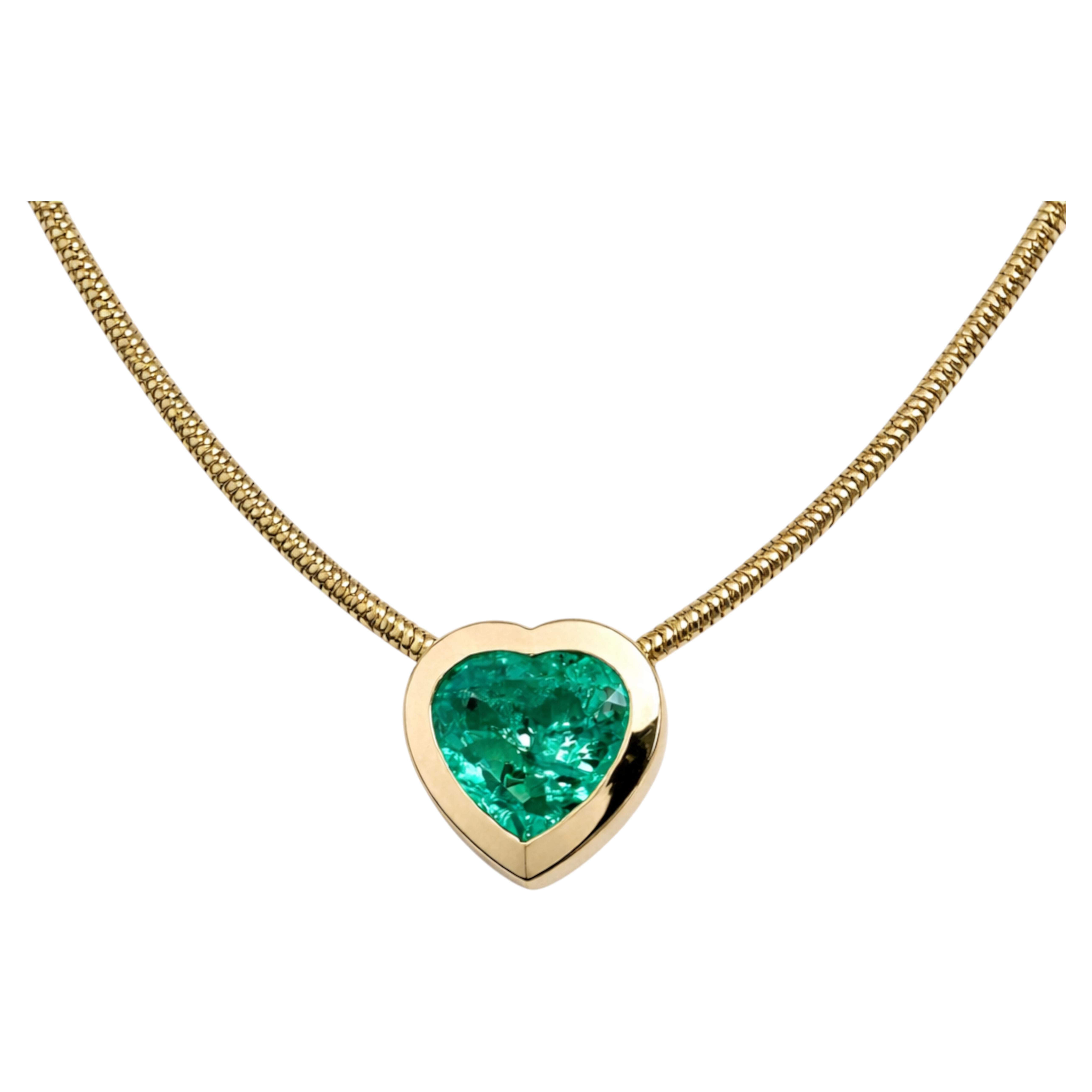 18K Yellow Gold Emerald Heart Pendant Necklace