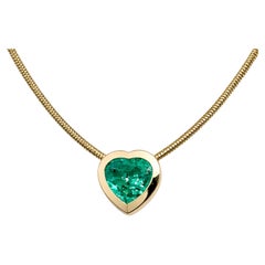 18K Yellow Gold Emerald Heart Pendant Necklace