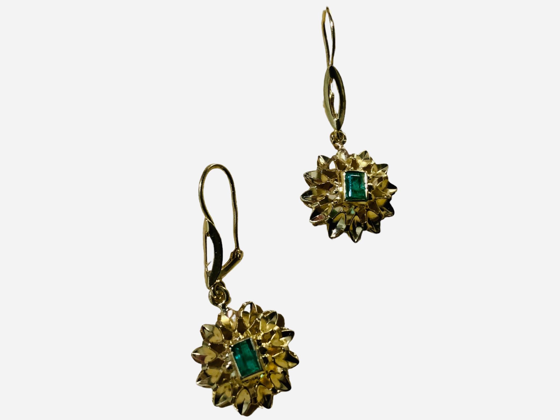  18K Yellow Gold Emerald Pair of Drop Earrings For Sale 4