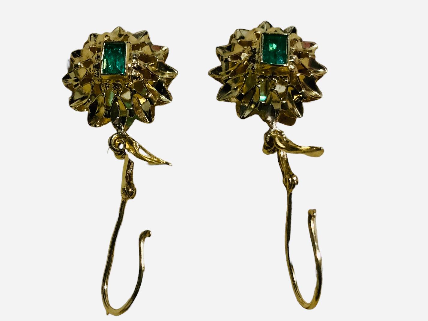  18K Yellow Gold Emerald Pair of Drop Earrings In Good Condition For Sale In Guaynabo, PR