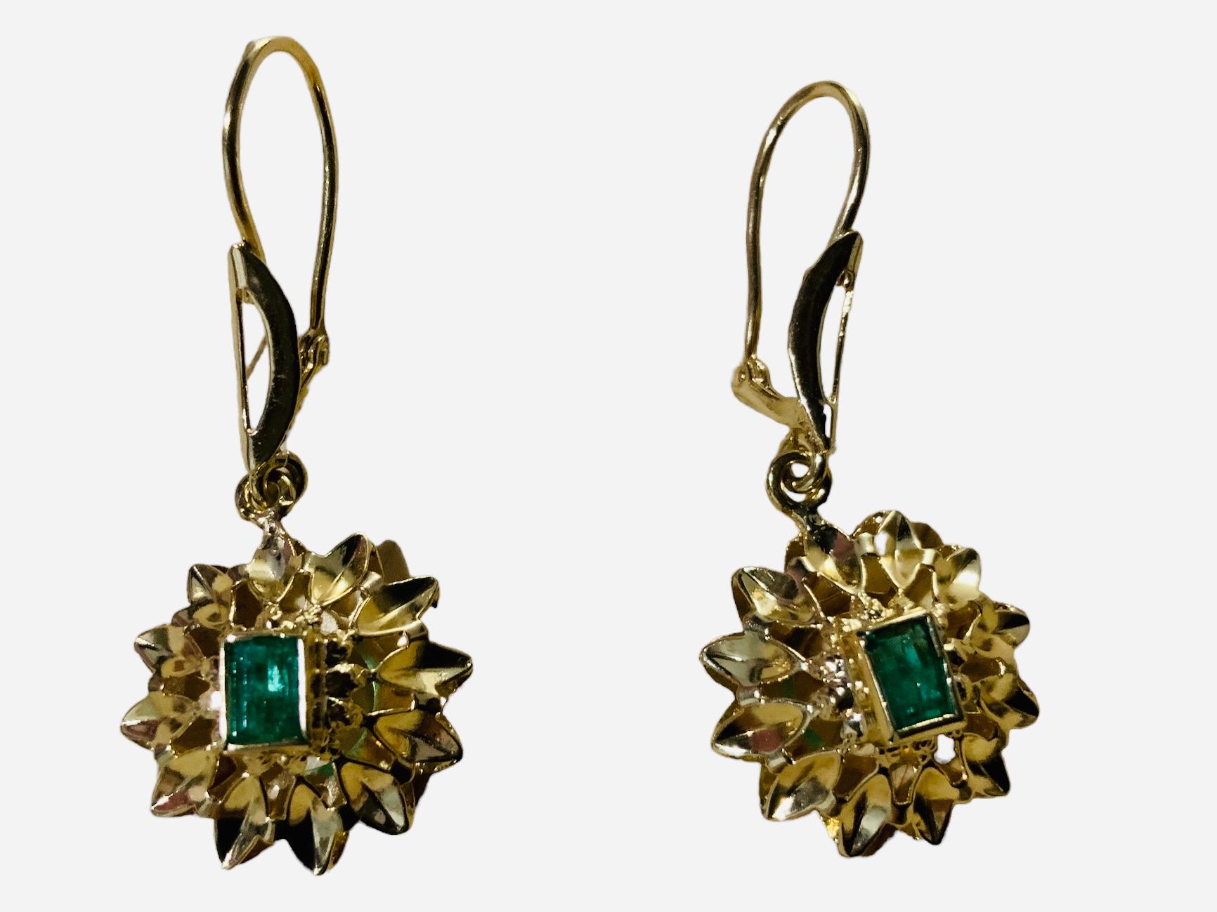 Women's  18K Yellow Gold Emerald Pair of Drop Earrings For Sale