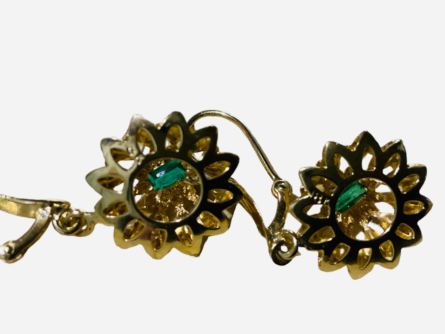 18K Yellow Gold Emerald Pair of Drop Earrings For Sale 3
