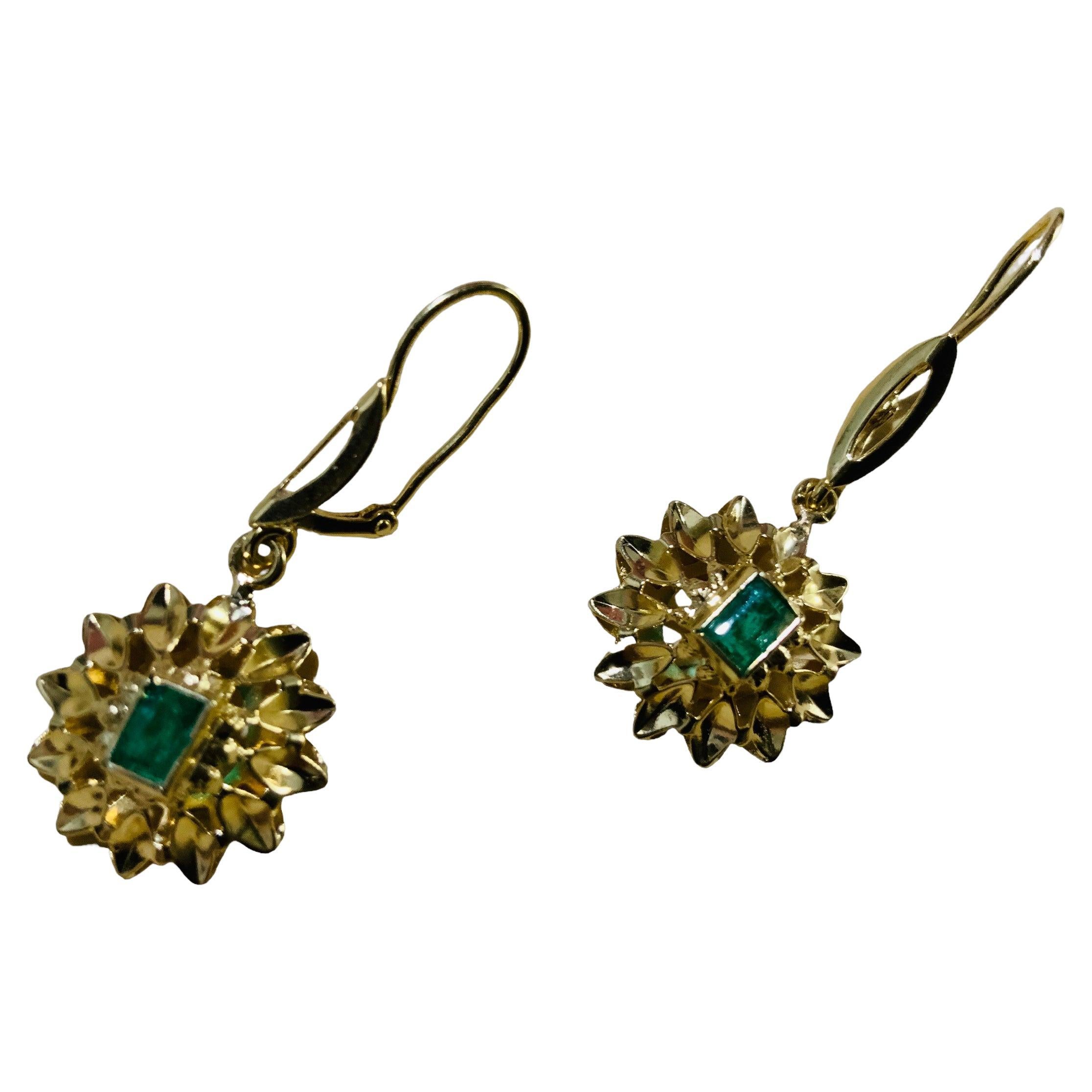  18K Yellow Gold Emerald Pair of Drop Earrings For Sale