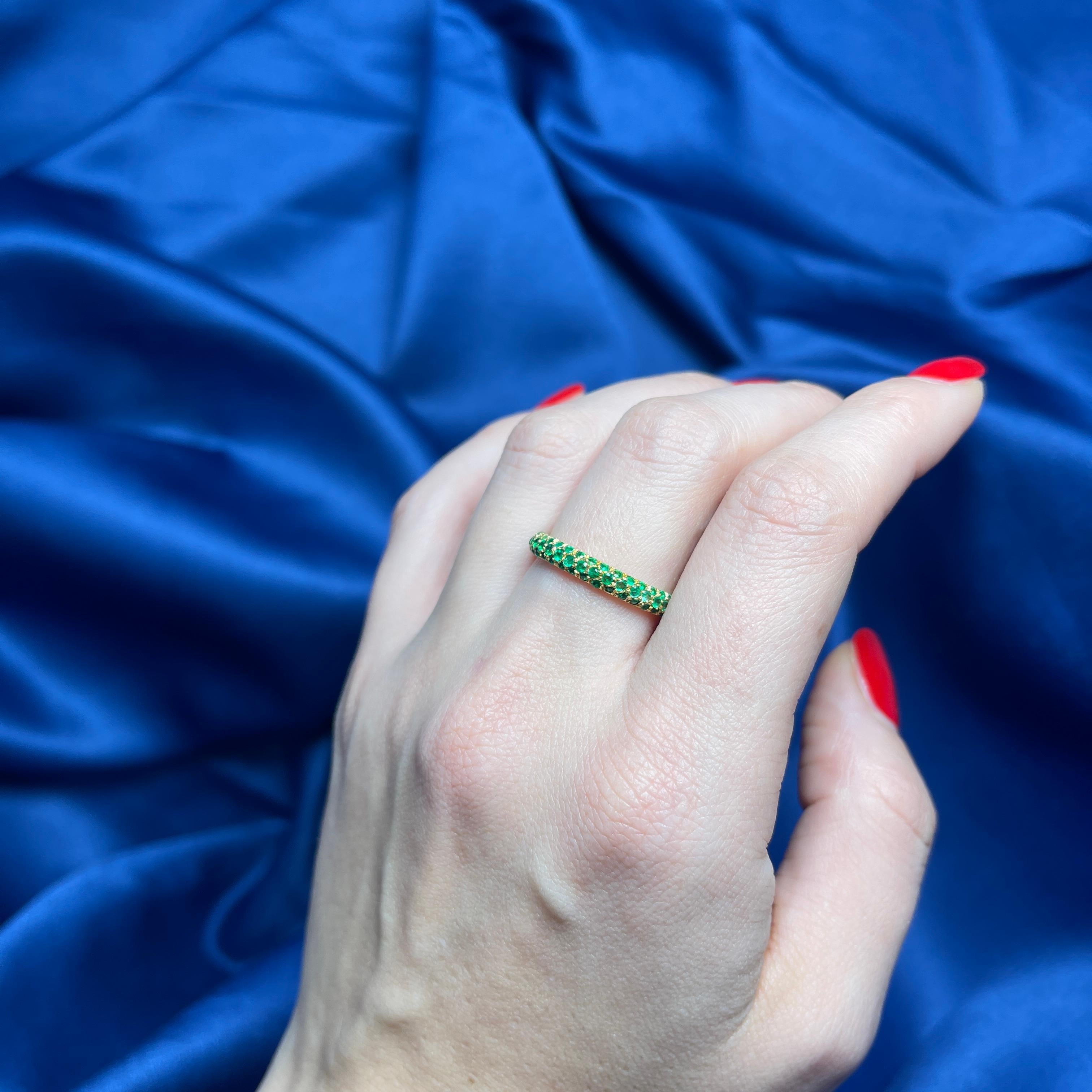 Women's or Men's 18K Yellow Gold Emerald Pavé Band Ring For Sale