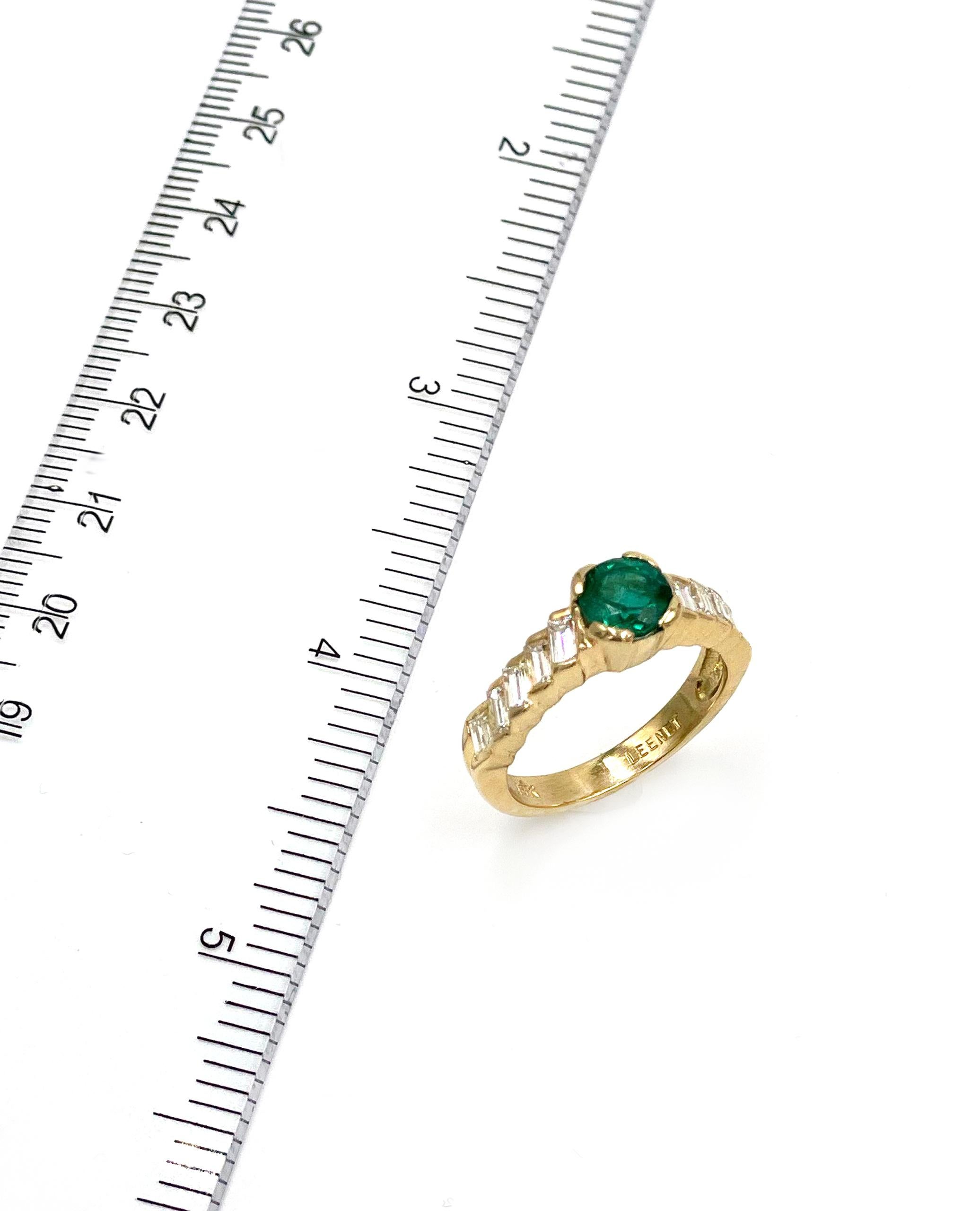 Women's 18K Yellow Gold Emerald Ring with Baguette Diamonds For Sale