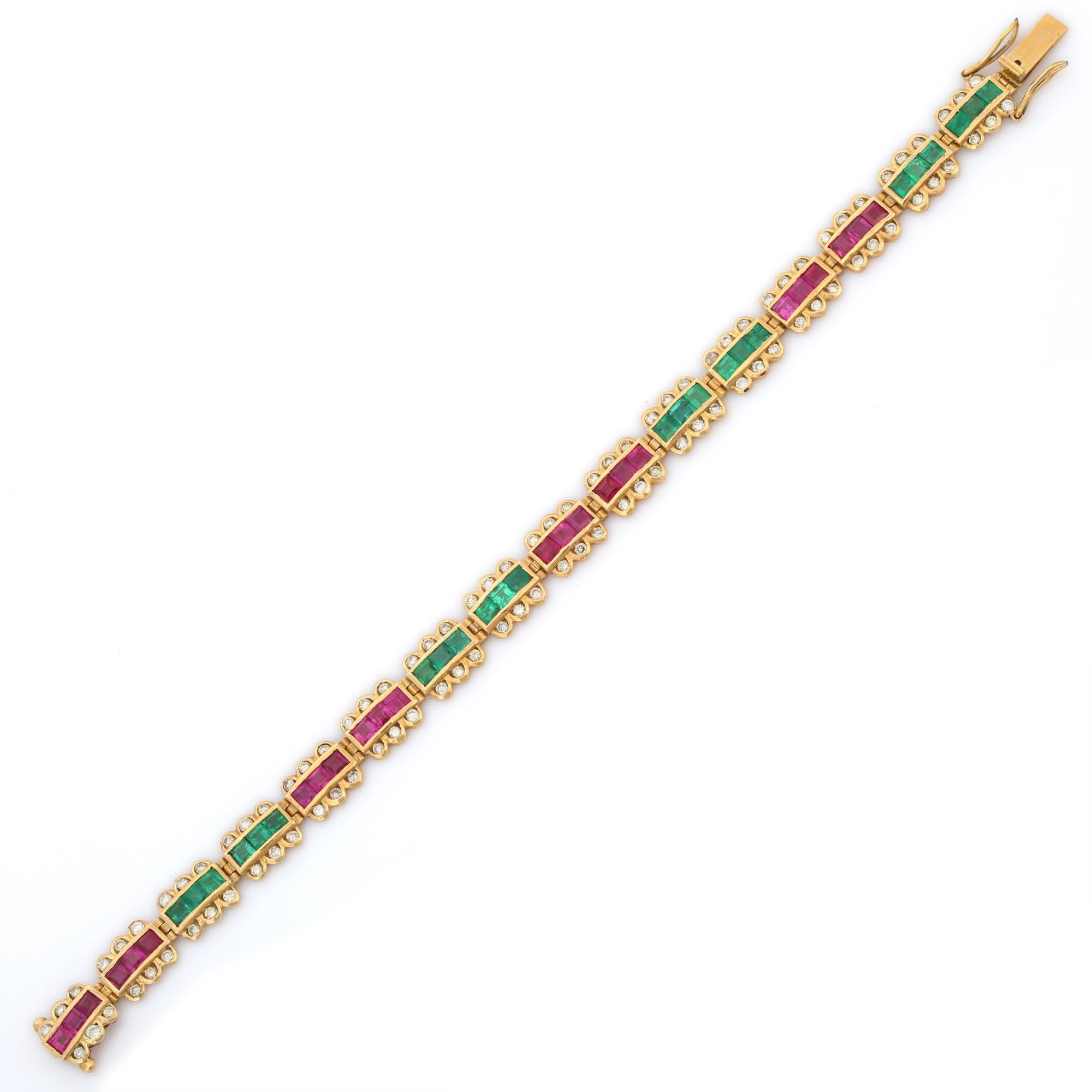 Armband aus 18 Karat Gelbgold mit Smaragd, Rubin und Diamanten (Moderne) im Angebot
