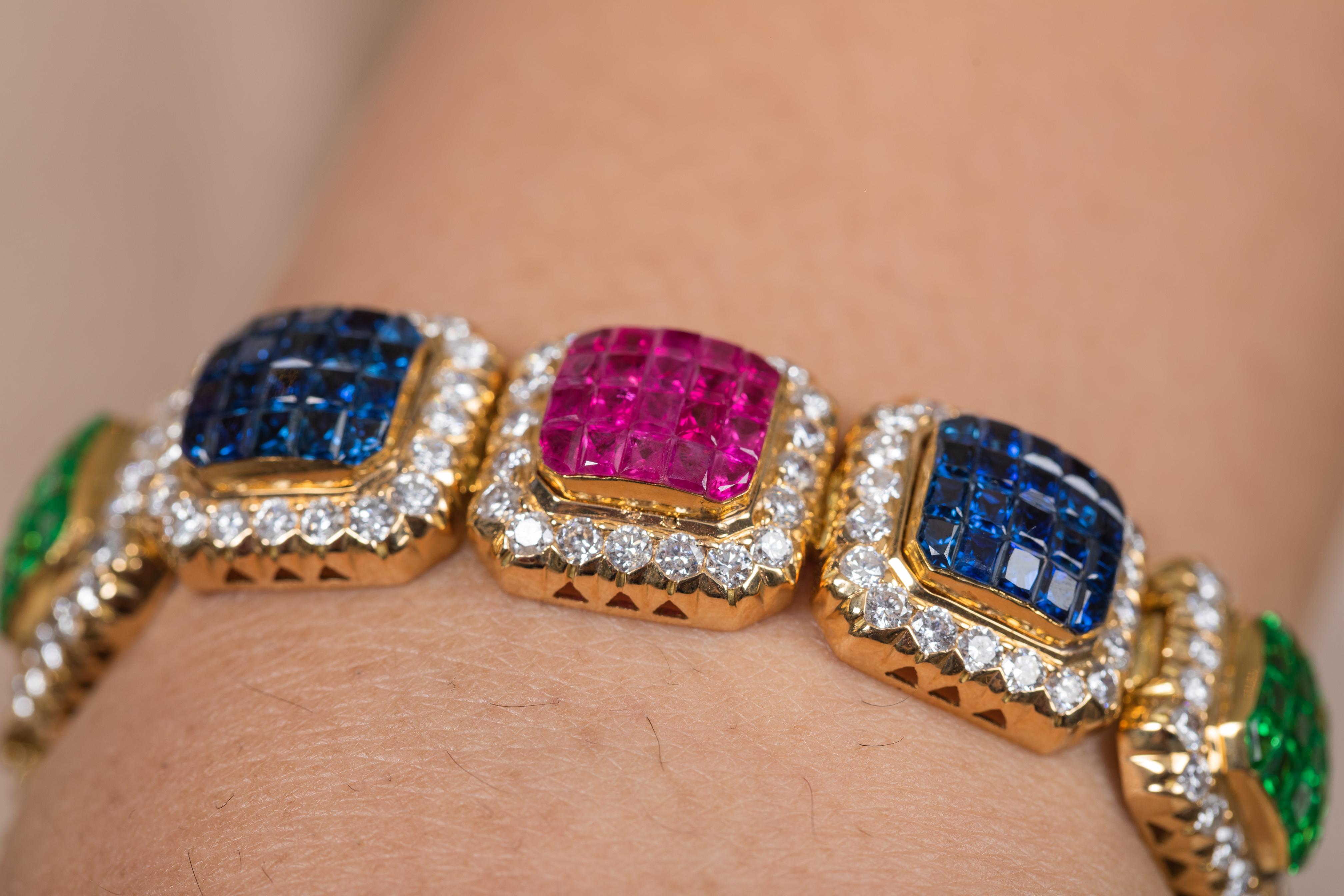 Armband aus 18 Karat Gelbgold mit Smaragd, Rubin, blauem Saphir und Diamant Damen im Angebot