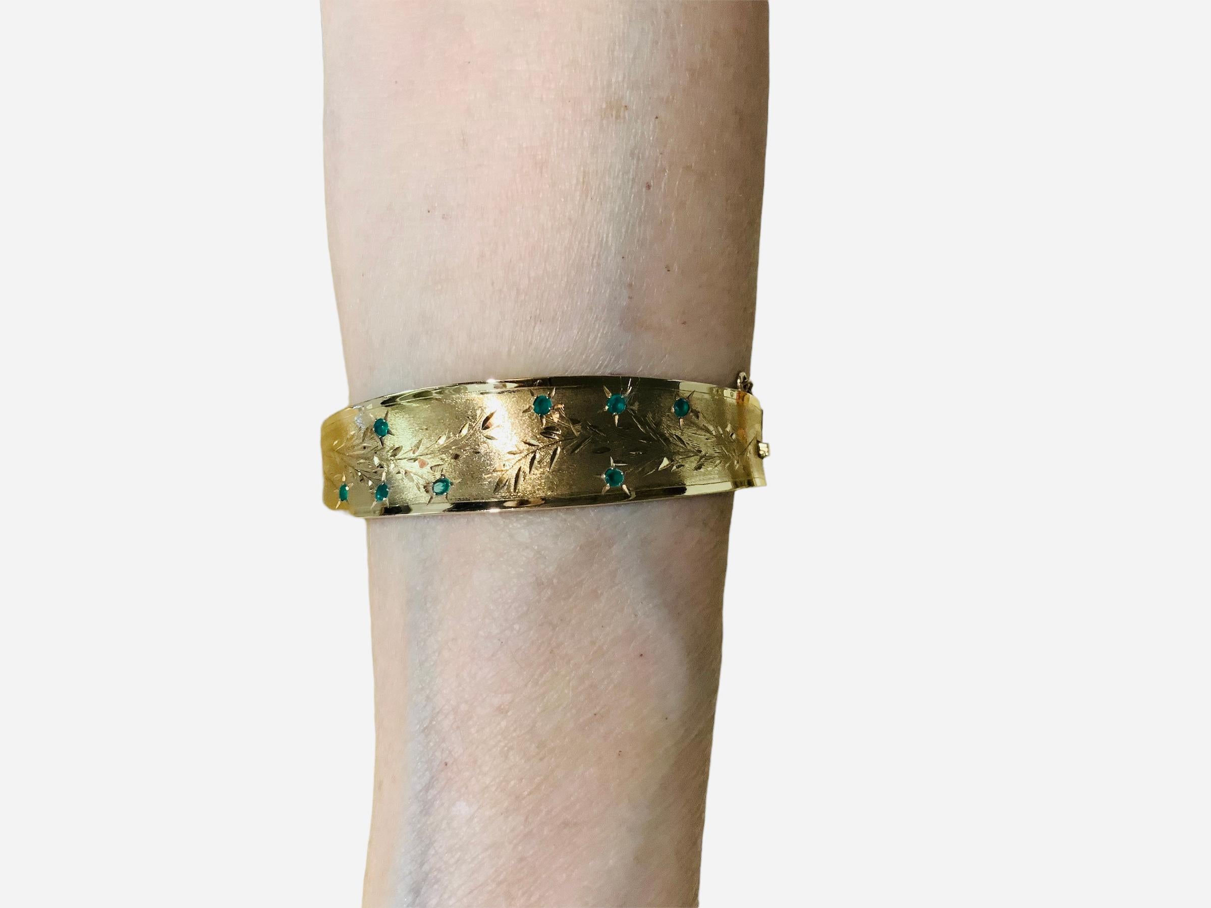 18k Yellow Gold Emerald Wide Bangle For Sale 1