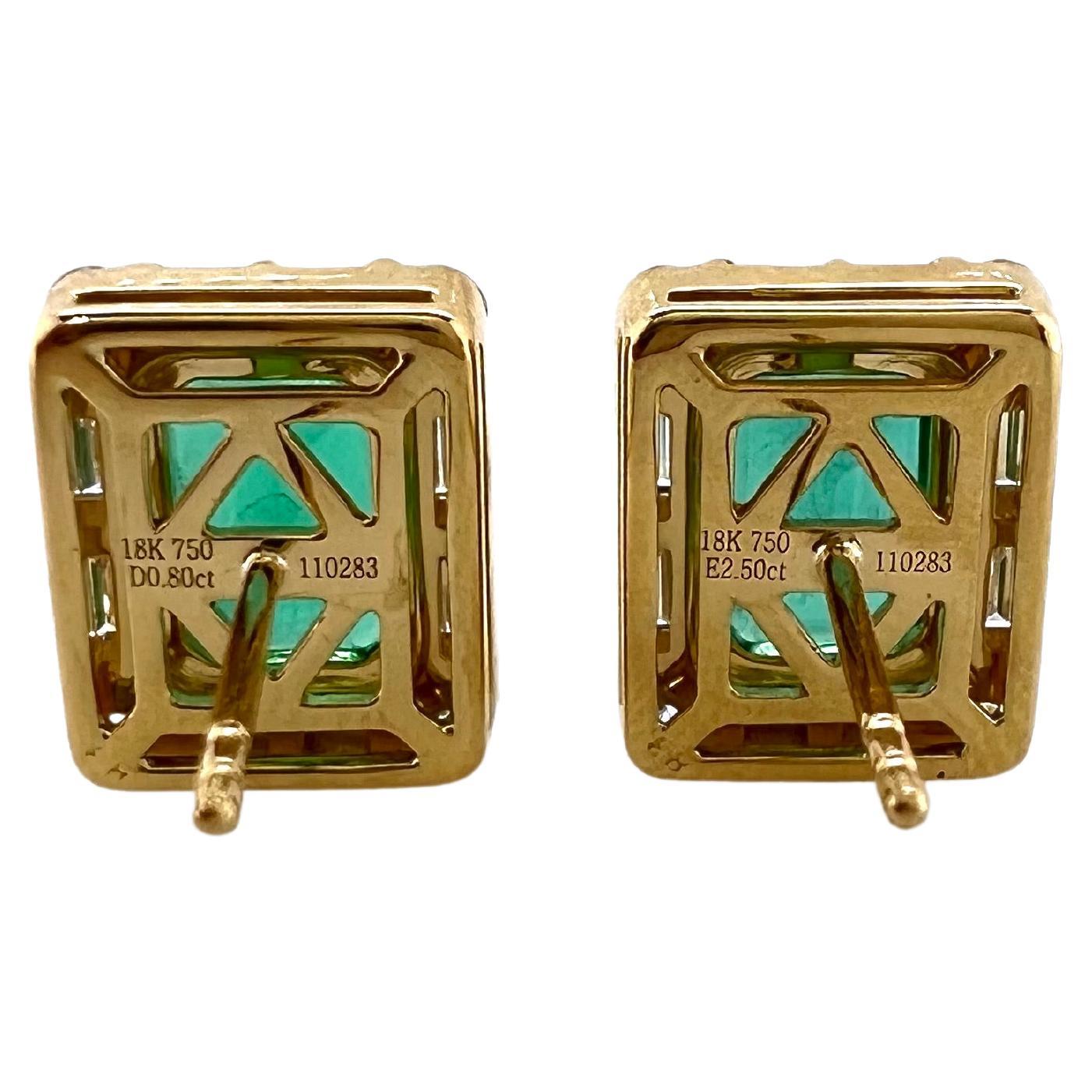 Contemporary 18k Yellow Gold Emerald with Baguette and Round Diamond Earrings For Sale