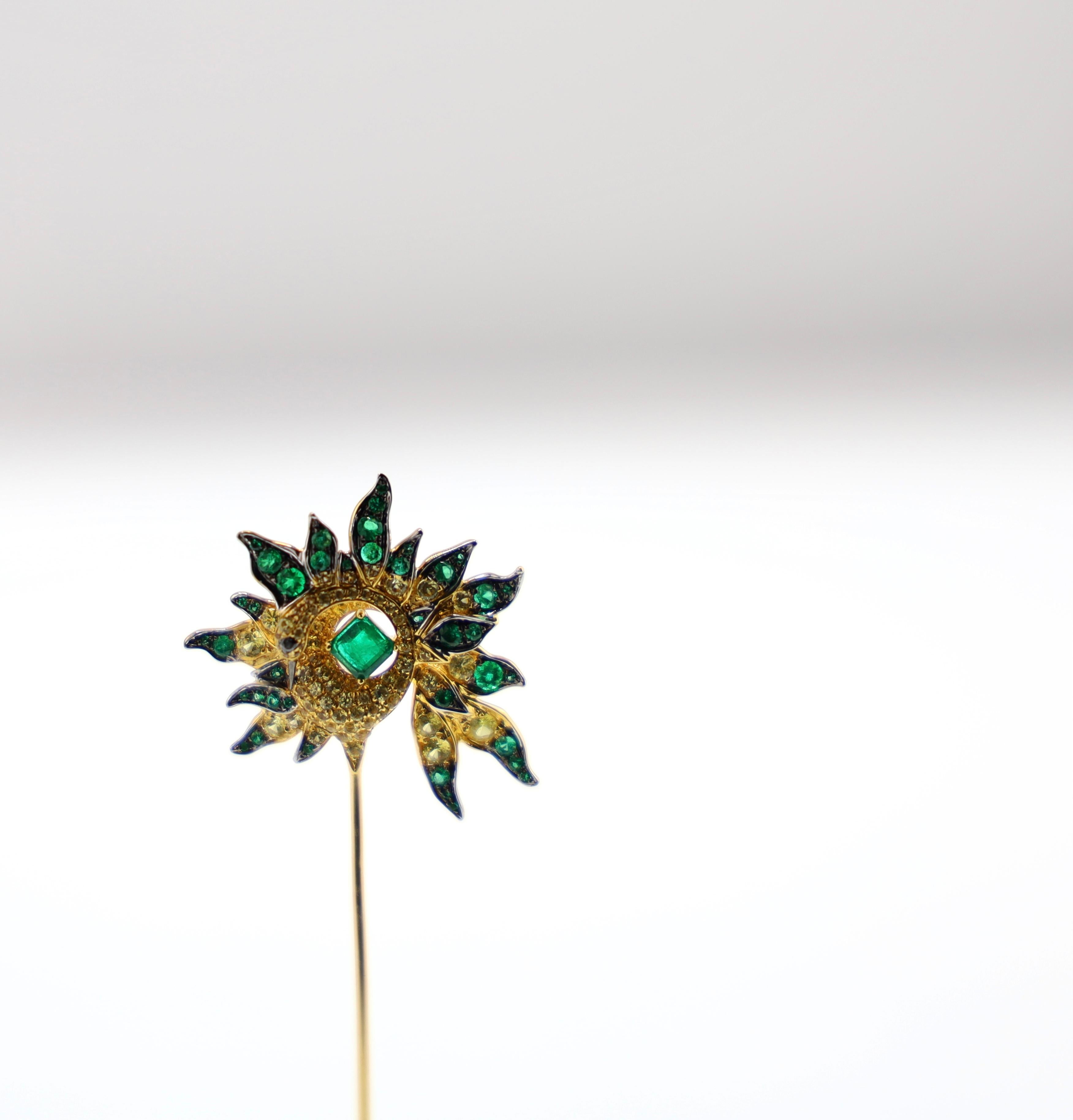 18K Yellow Gold Emerald & Yellow Sapphire Brooch In New Condition For Sale In Kowloon, HK