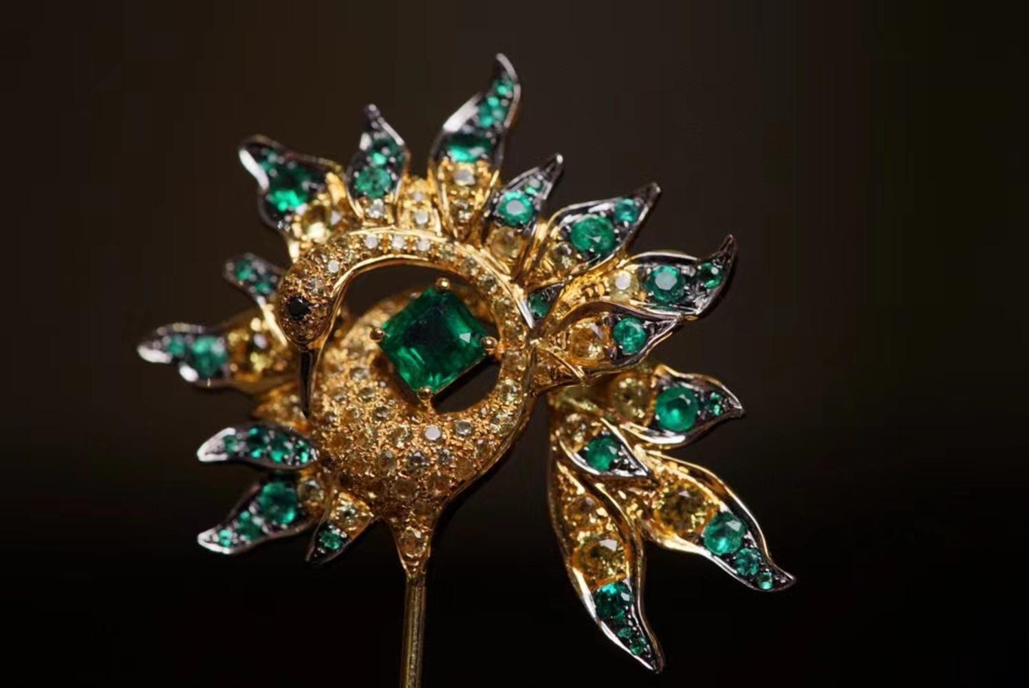 18K Yellow Gold Emerald & Yellow Sapphire Peacock Brooch For Sale 3