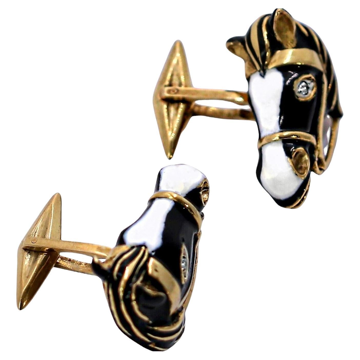 This very well crafted, intricately detailed and life like pair of 18k yellow gold horse head motif cuff links is replete with black and white enamel. Each eye is set with one brilliant cut diamond of overall G/H color and VS1 clarity, and their