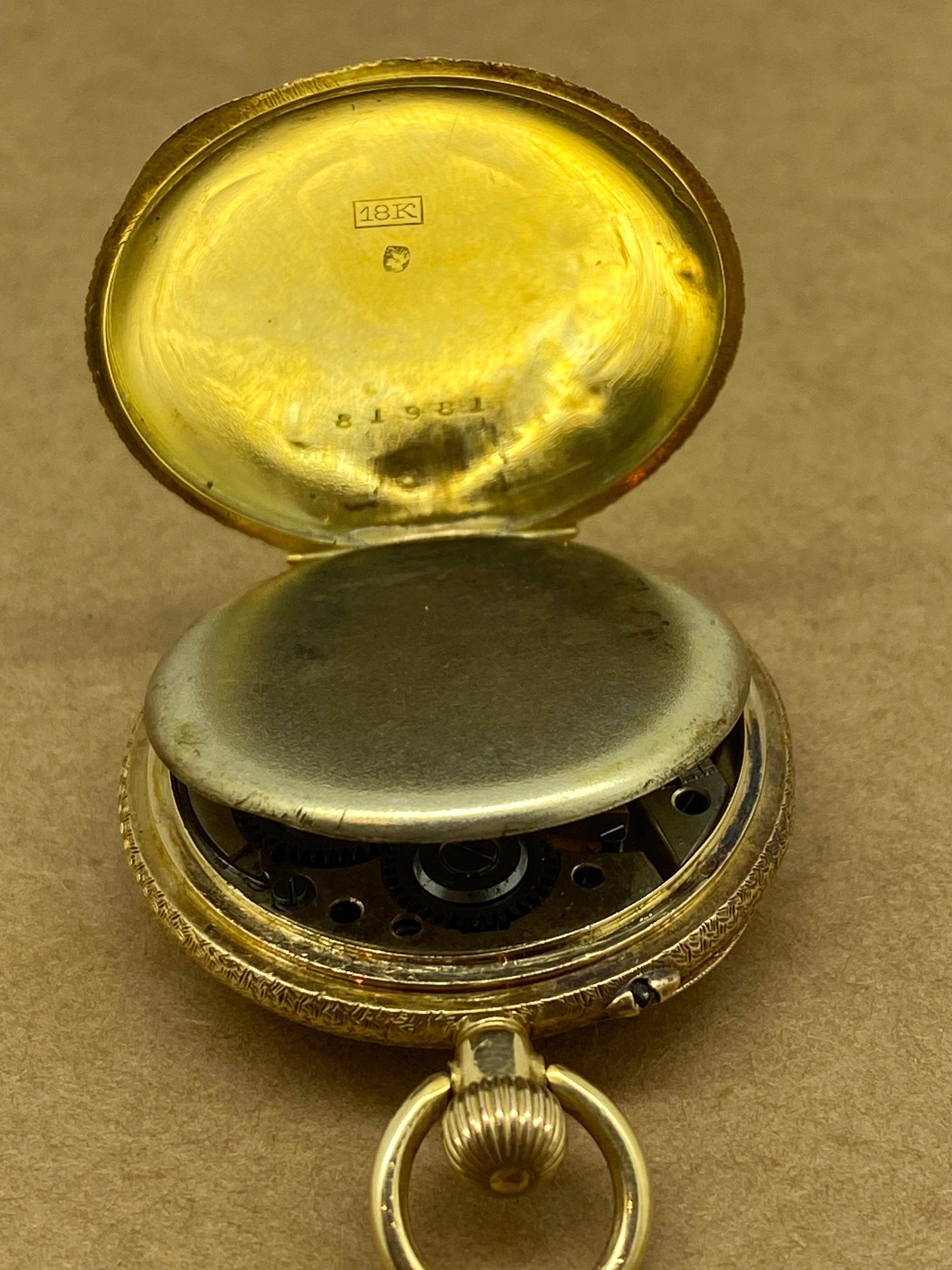 Montre de poche ancienne pour dames en or jaune 18K et émail avec motif de buisson rose à face ouverte en vente 5