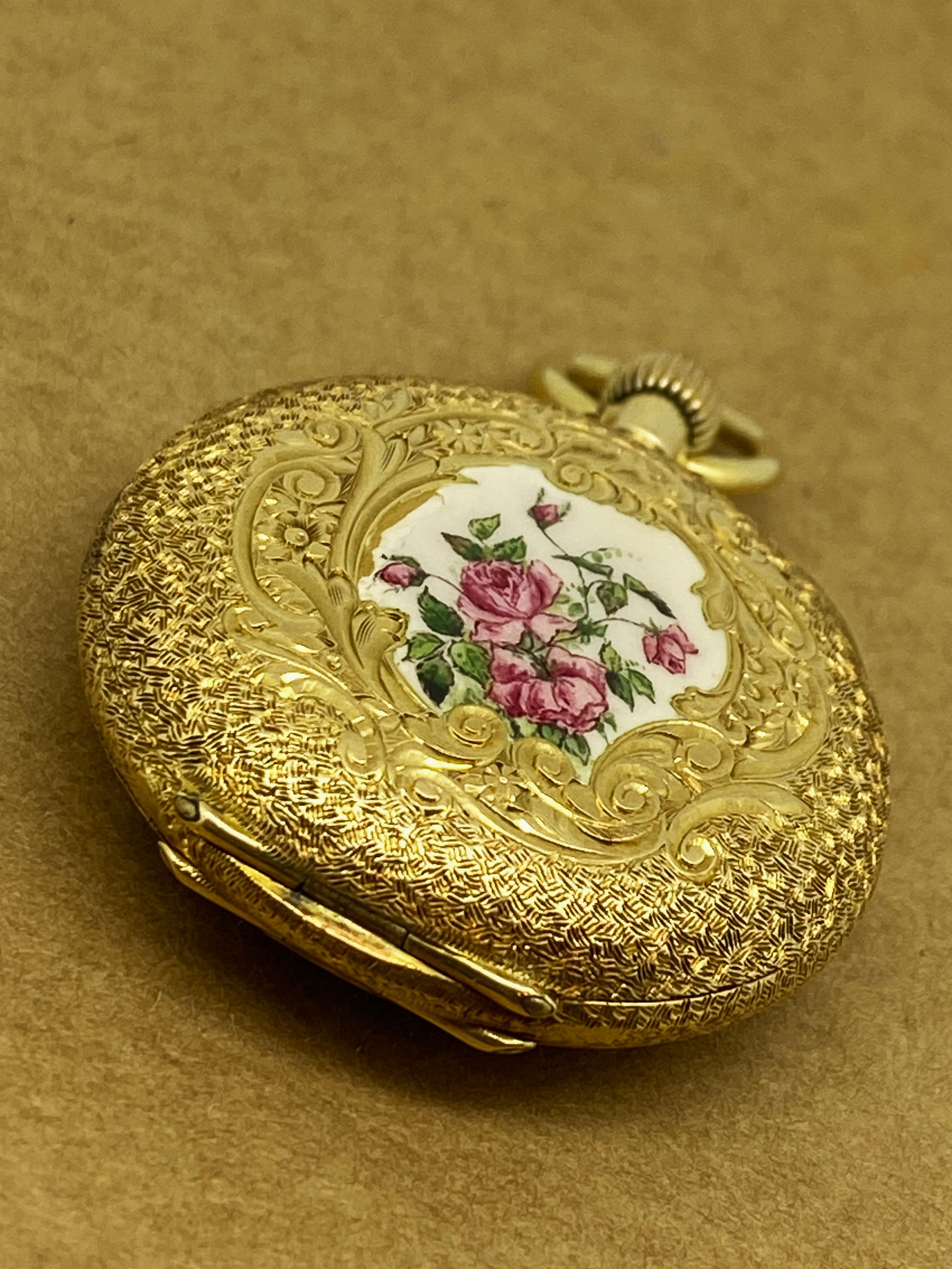 Exquise fabrication en or jaune 18 carats, 
cette ravissante montre de poche pour dames date d'environ 1890, 
Condit est pourtant en très bon état d'origine et en bon état de marche.

Il est prêt pour le prochain propriétaire et pour au moins 100
