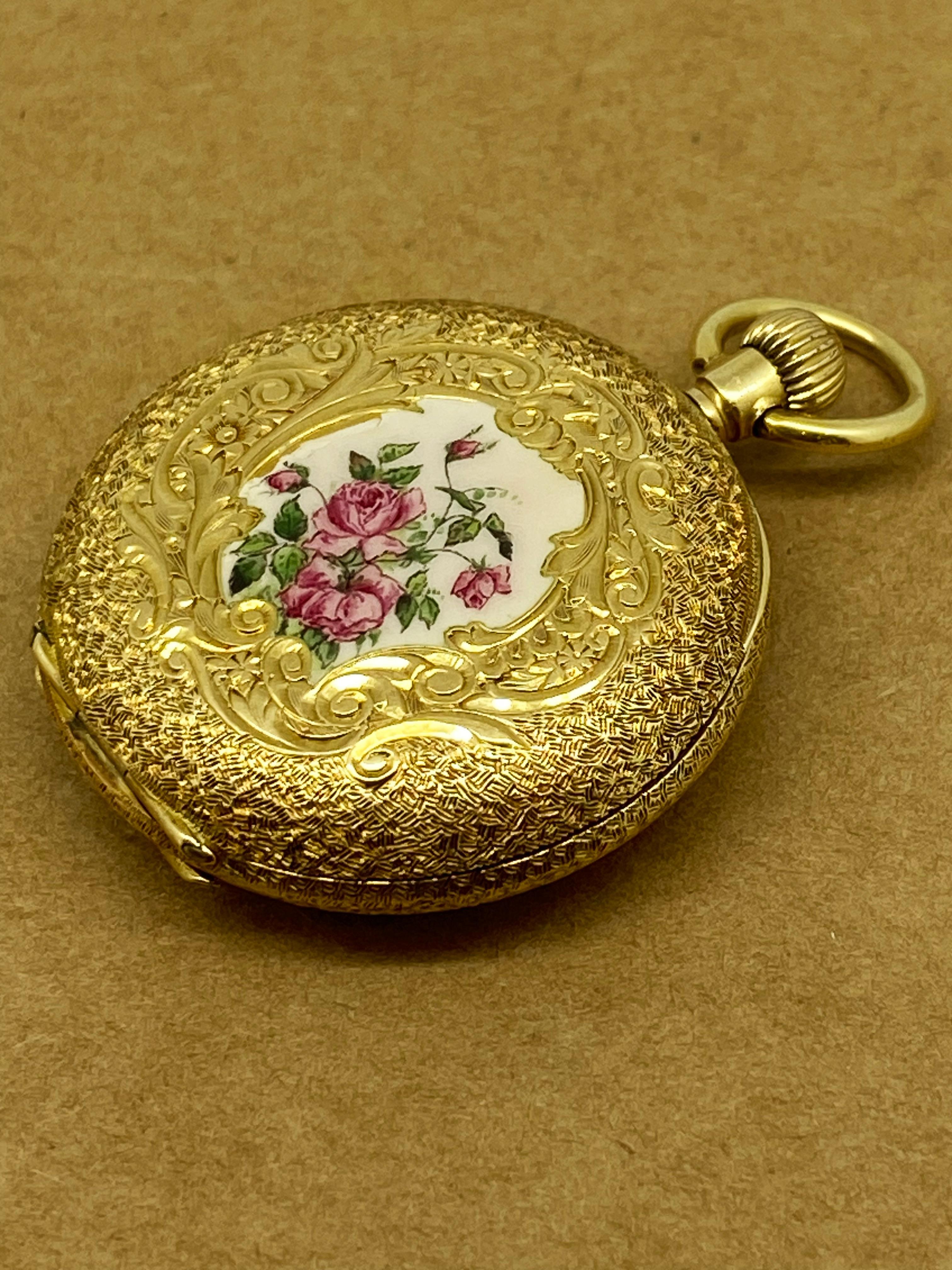 Victorien Montre de poche ancienne pour dames en or jaune 18K et émail avec motif de buisson rose à face ouverte en vente